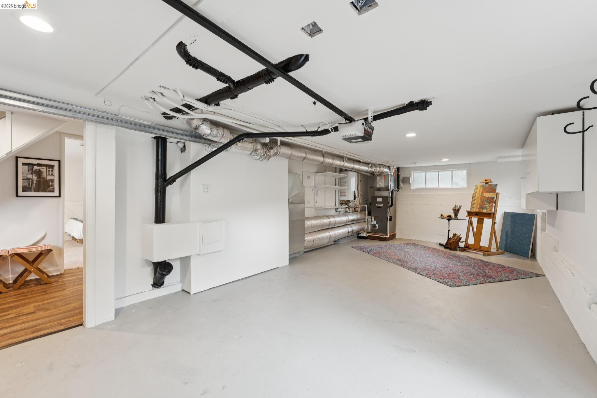 2437 Damuth St