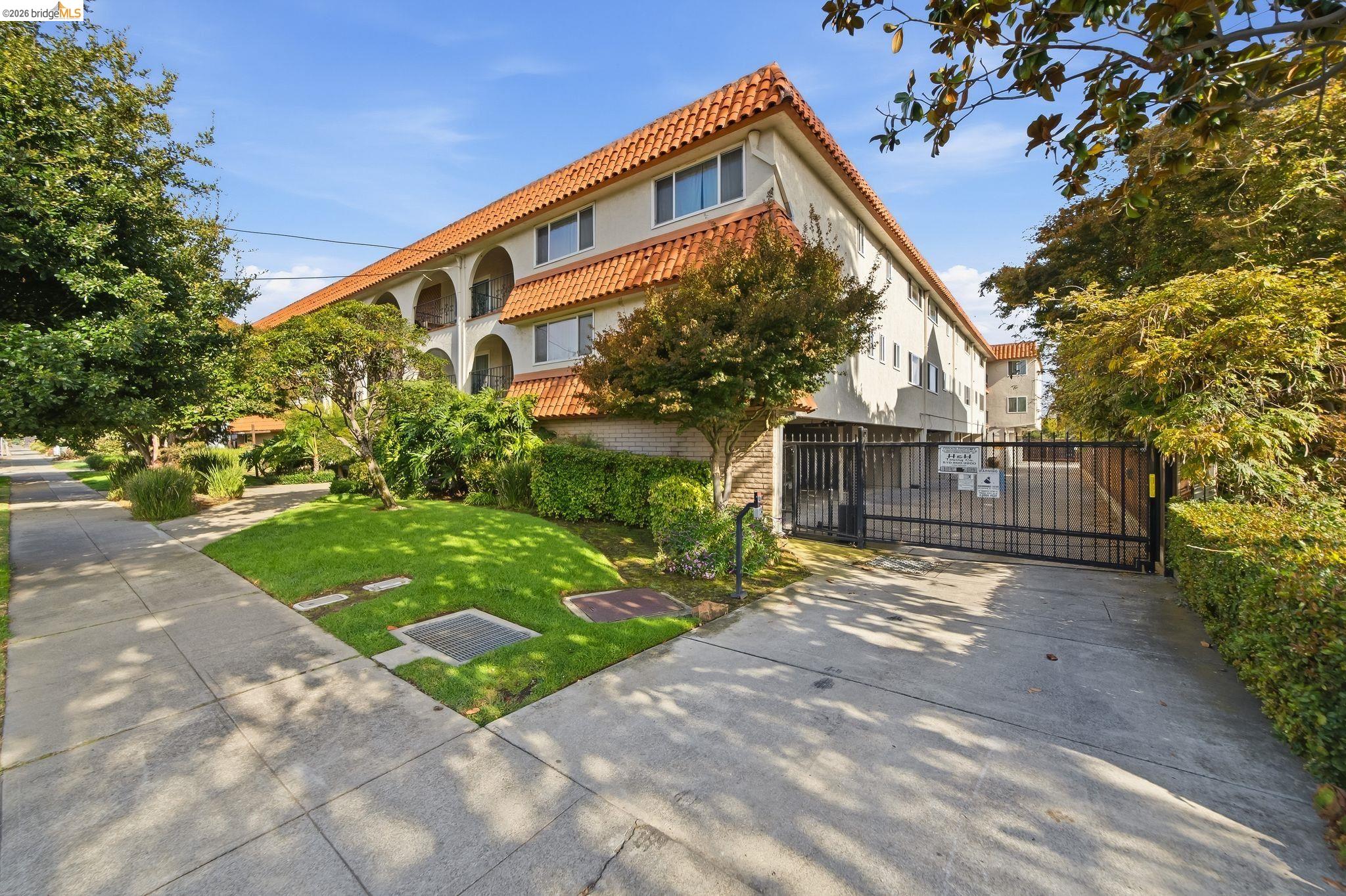 2133 Santa Clara Ave # 206