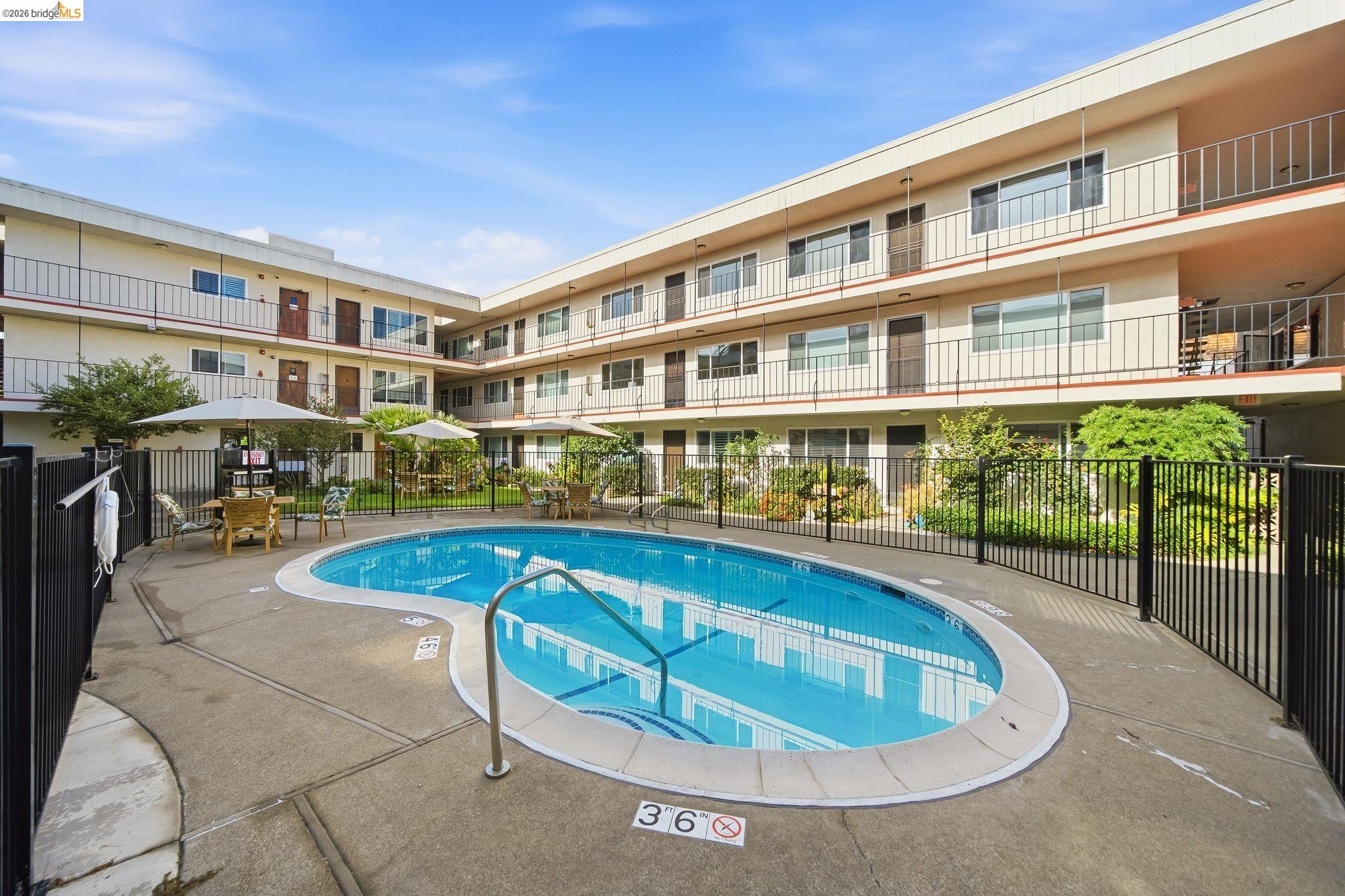2133 Santa Clara Ave # 206