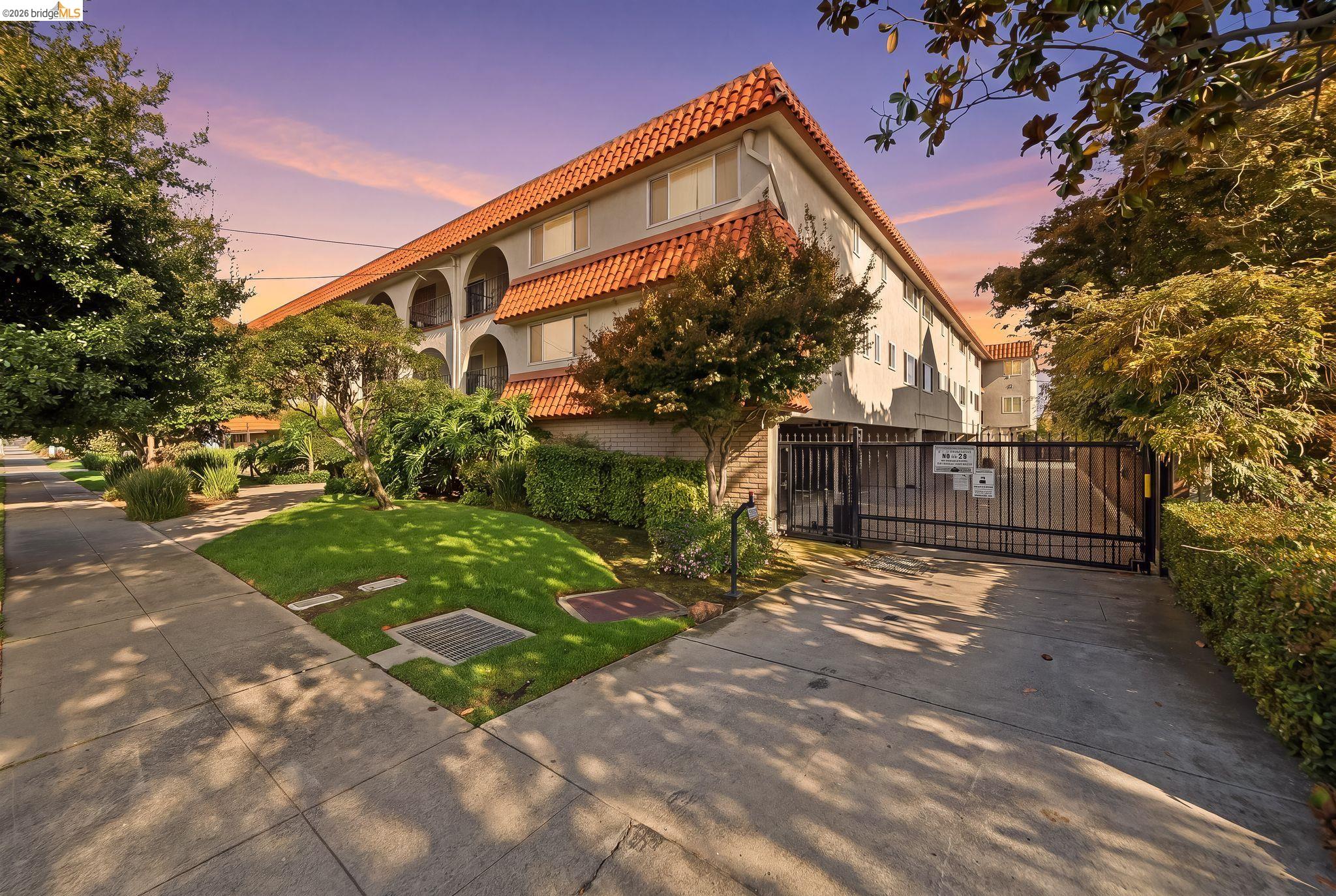 2133 Santa Clara Ave # 206