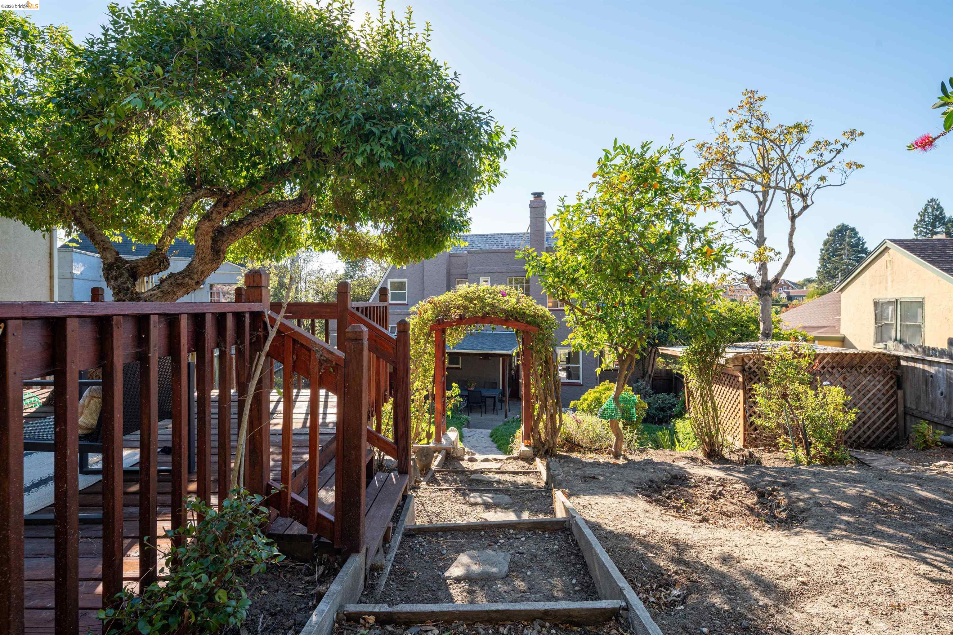 1101 Amador Ave