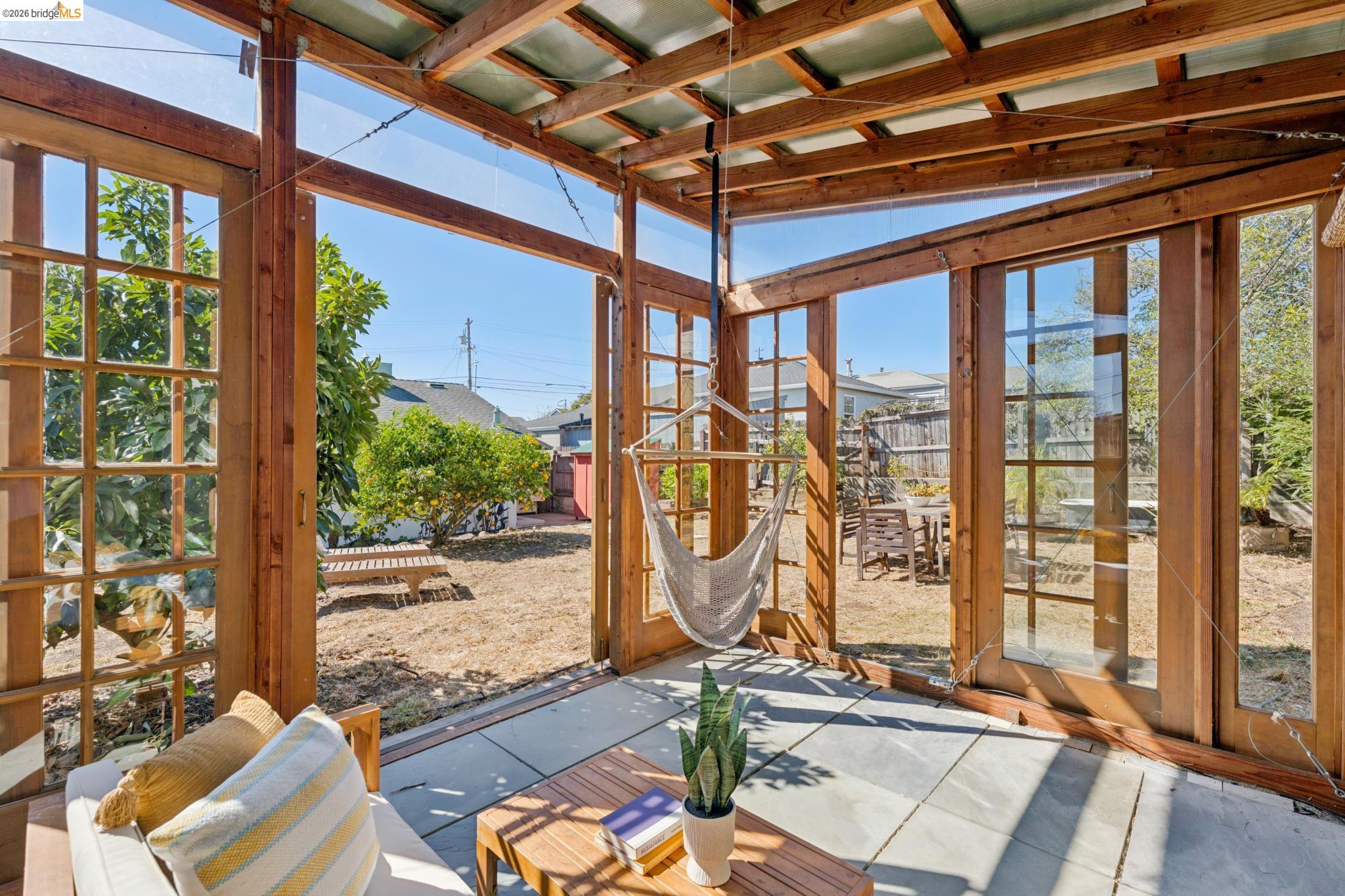 1318 Mariposa St