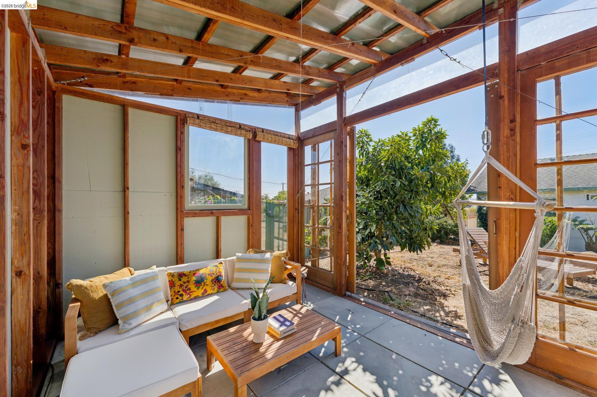 1318 Mariposa St
