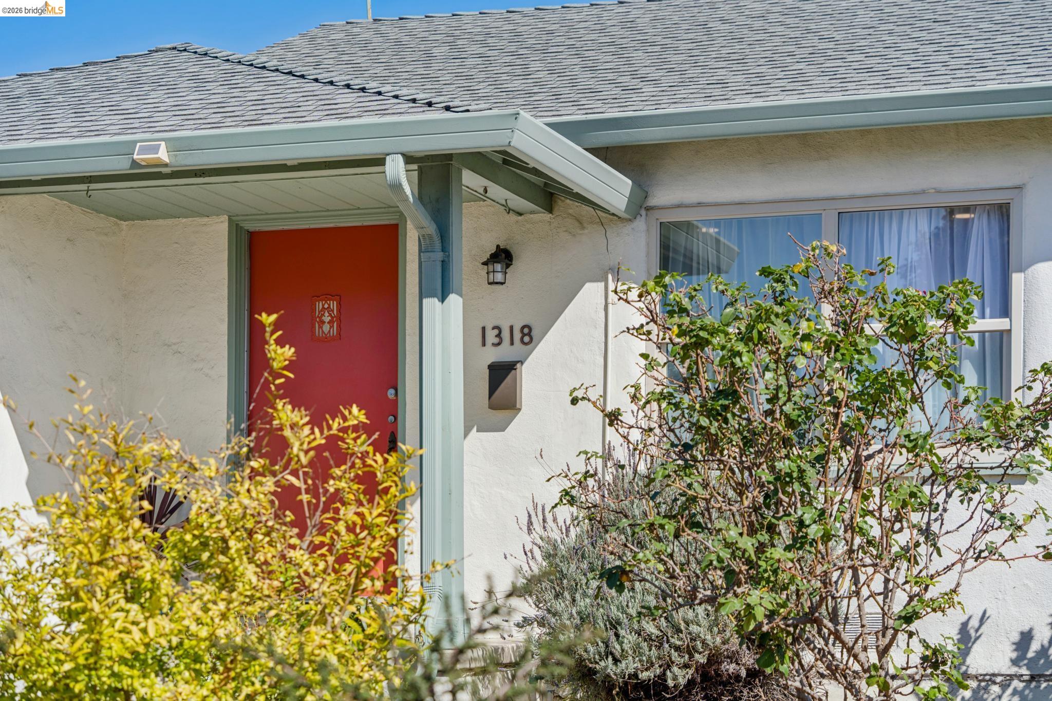 1318 Mariposa St