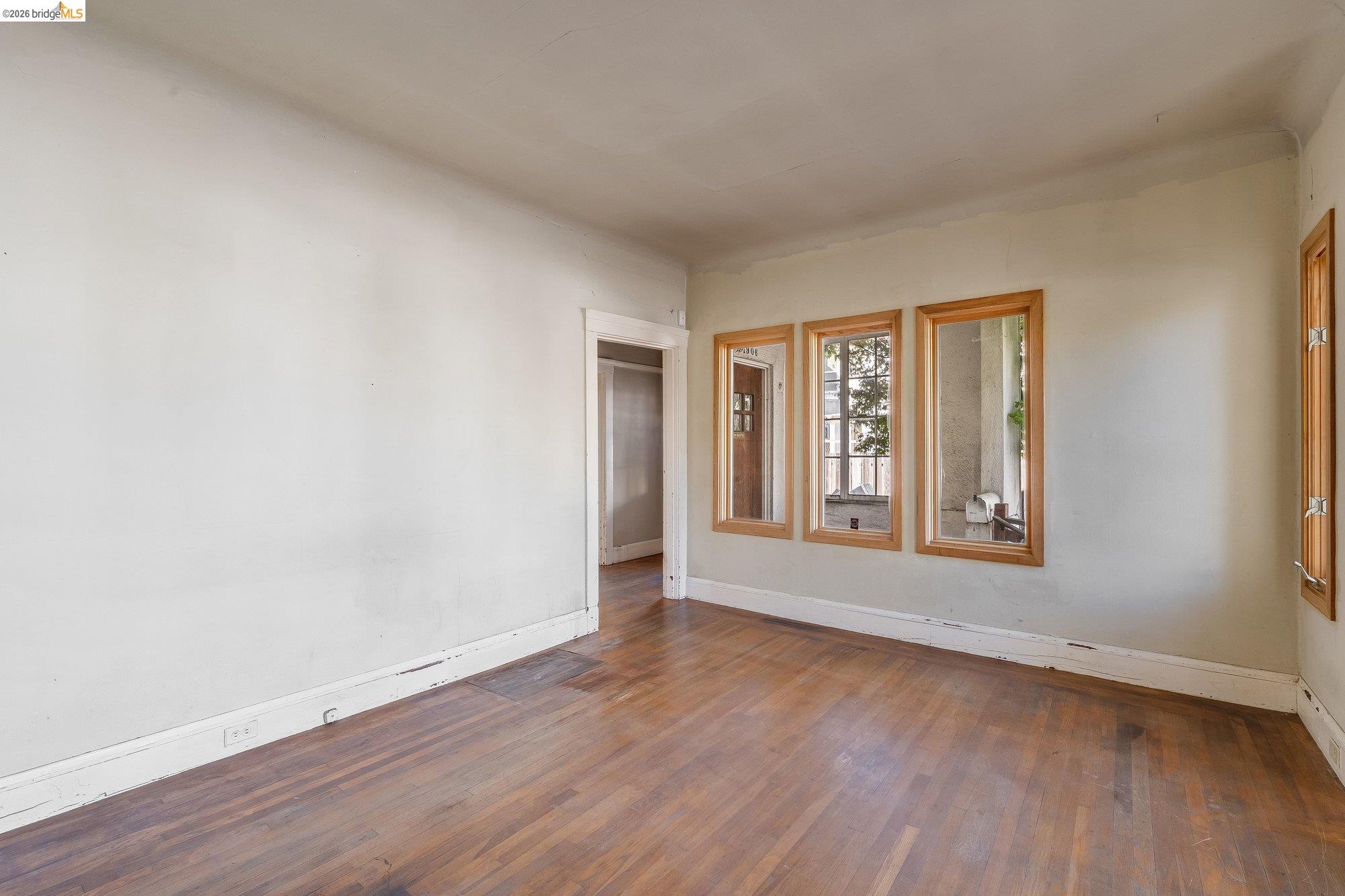 1906 Vine St