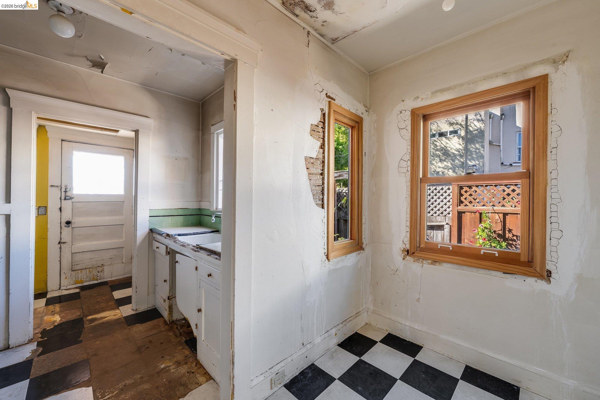 1906 Vine St