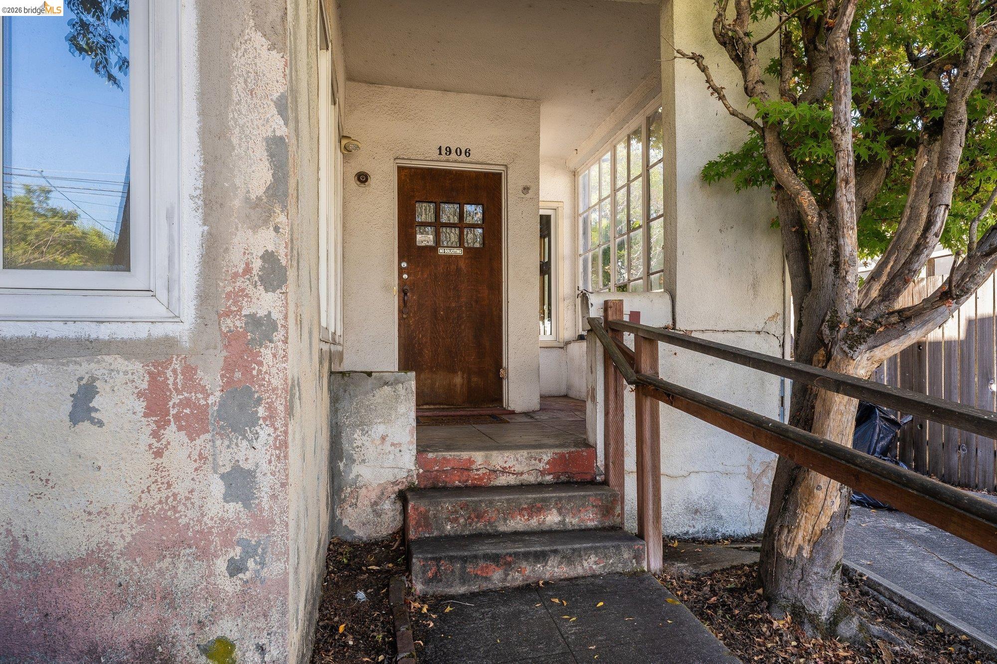 1906 Vine St