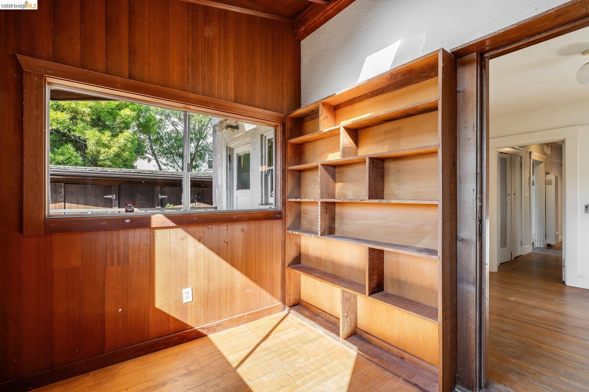 1906 Vine St