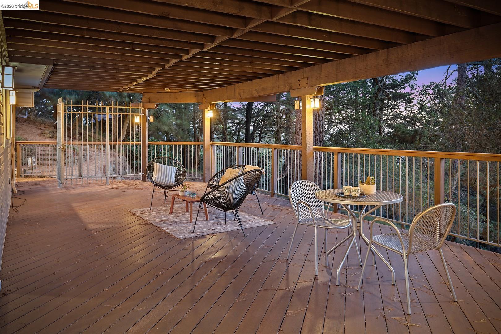 15 North Cir