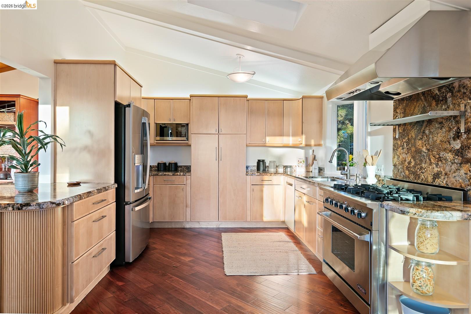 15 North Cir