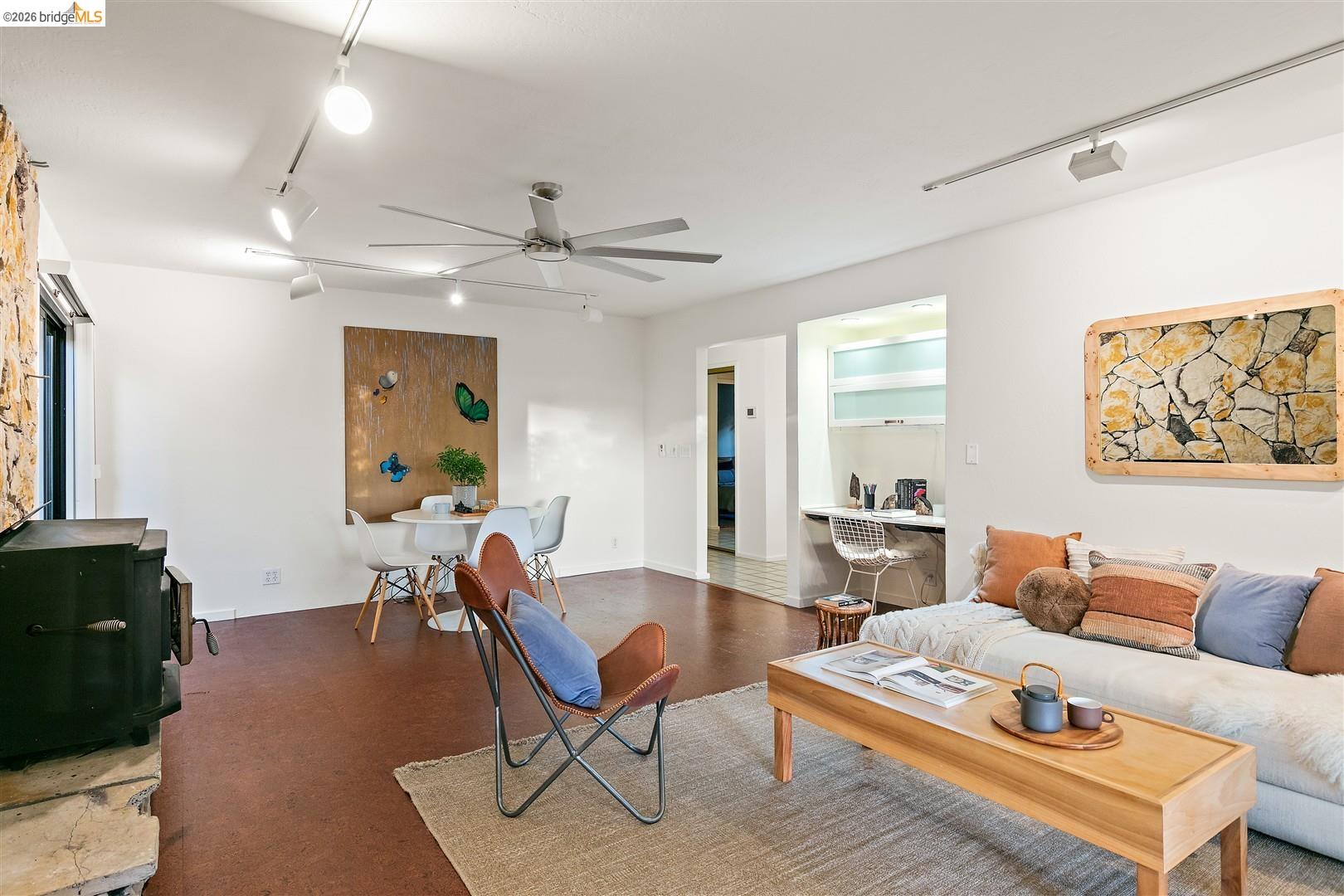 15 North Cir