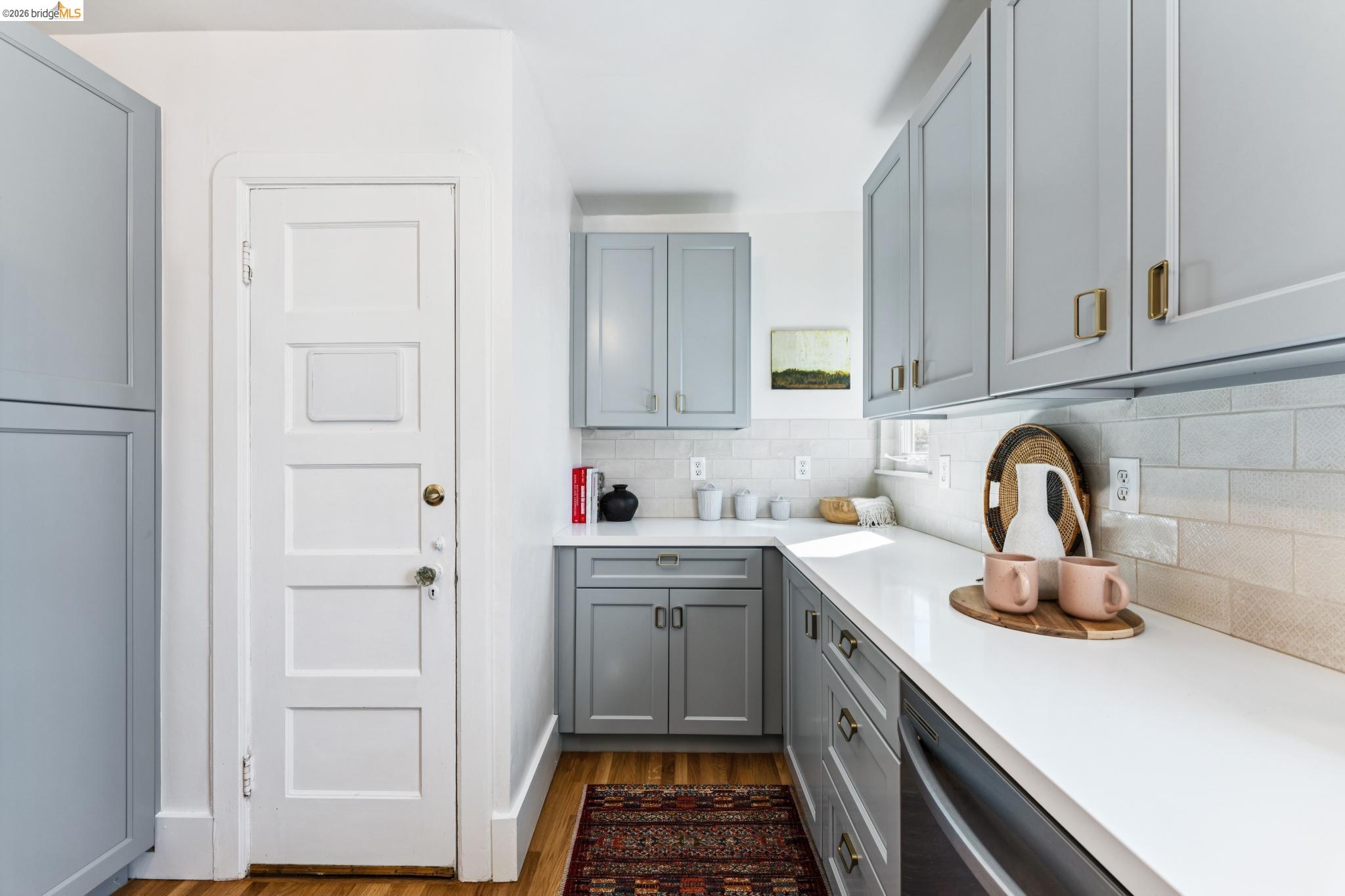 2836 Rawson St