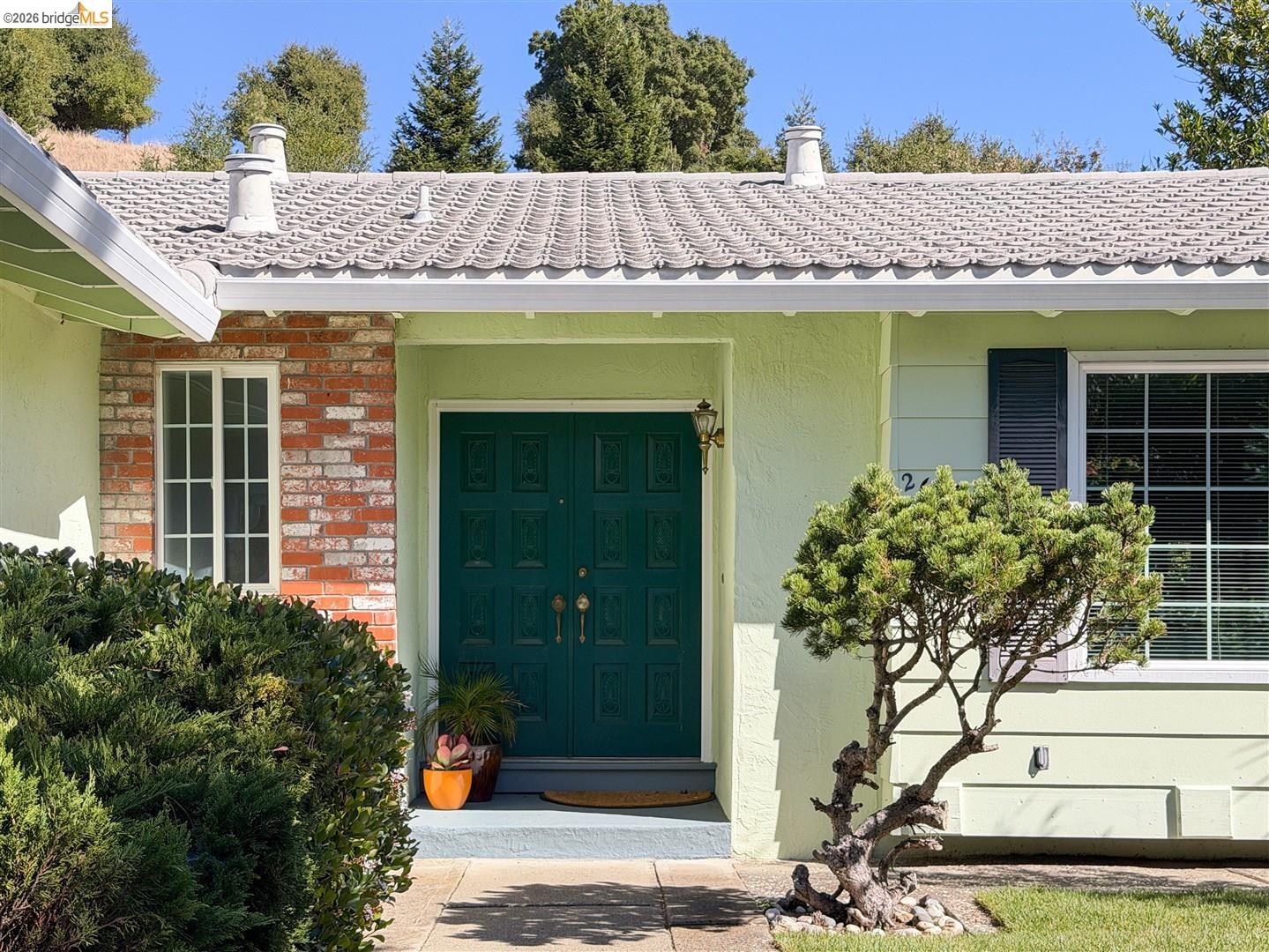 2616 Woodside Court