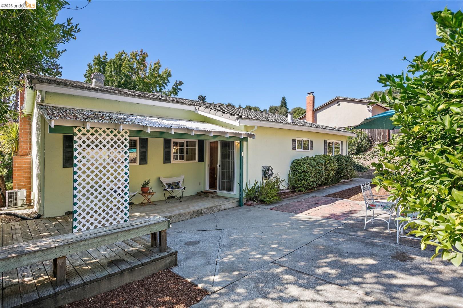 2616 Woodside Court