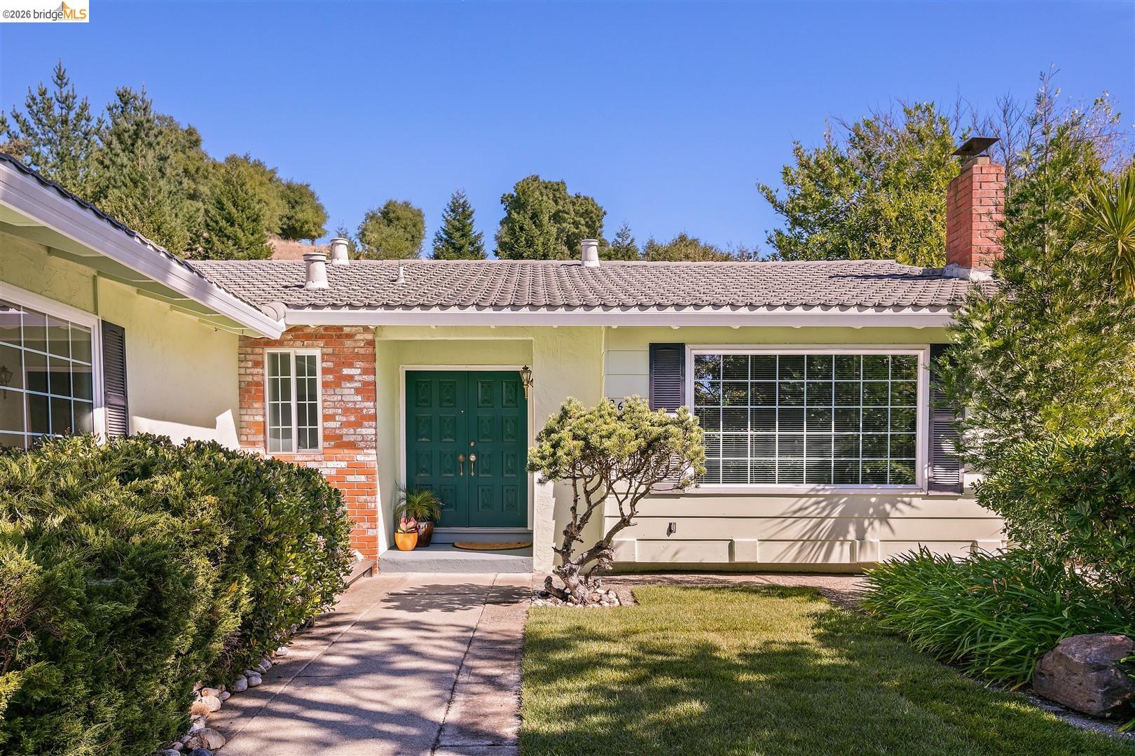2616 Woodside Court
