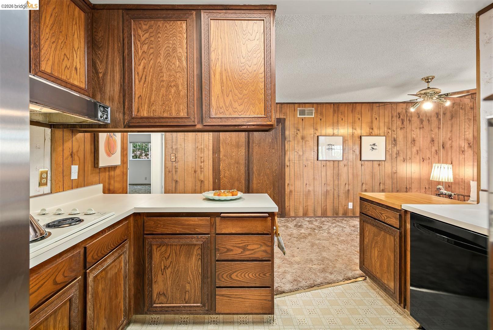 2616 Woodside Court