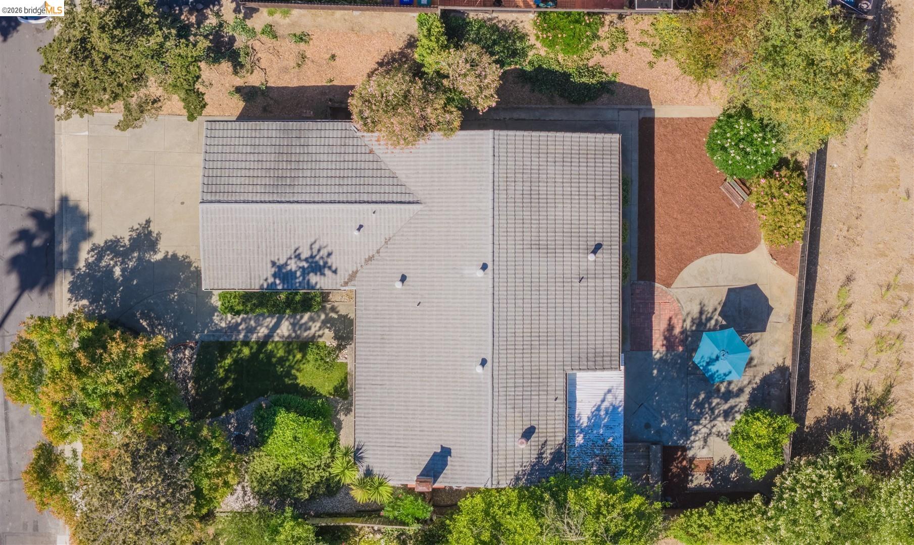2616 Woodside Court