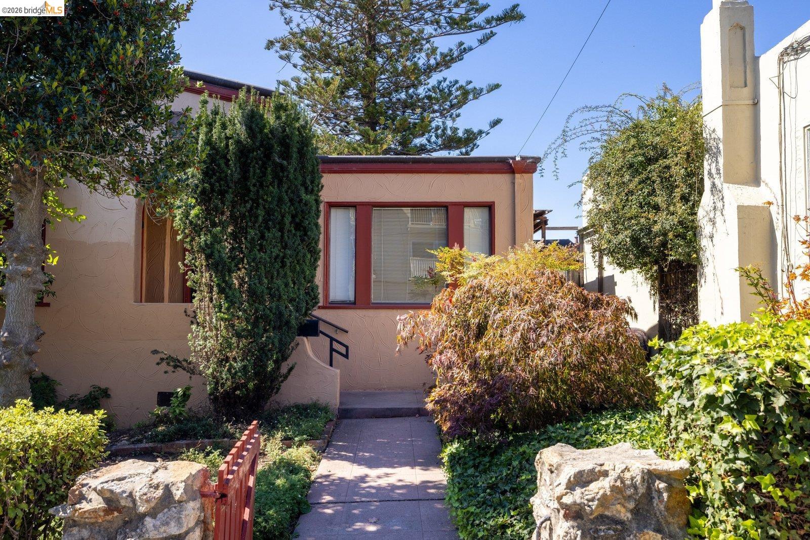 902 Carmel Ave