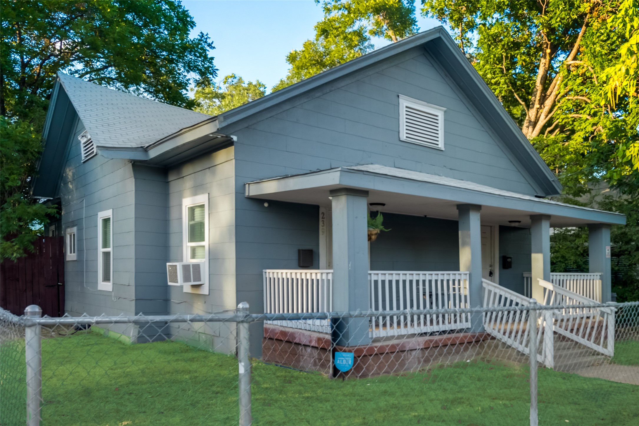 237-239 W Brooklyn Avenue