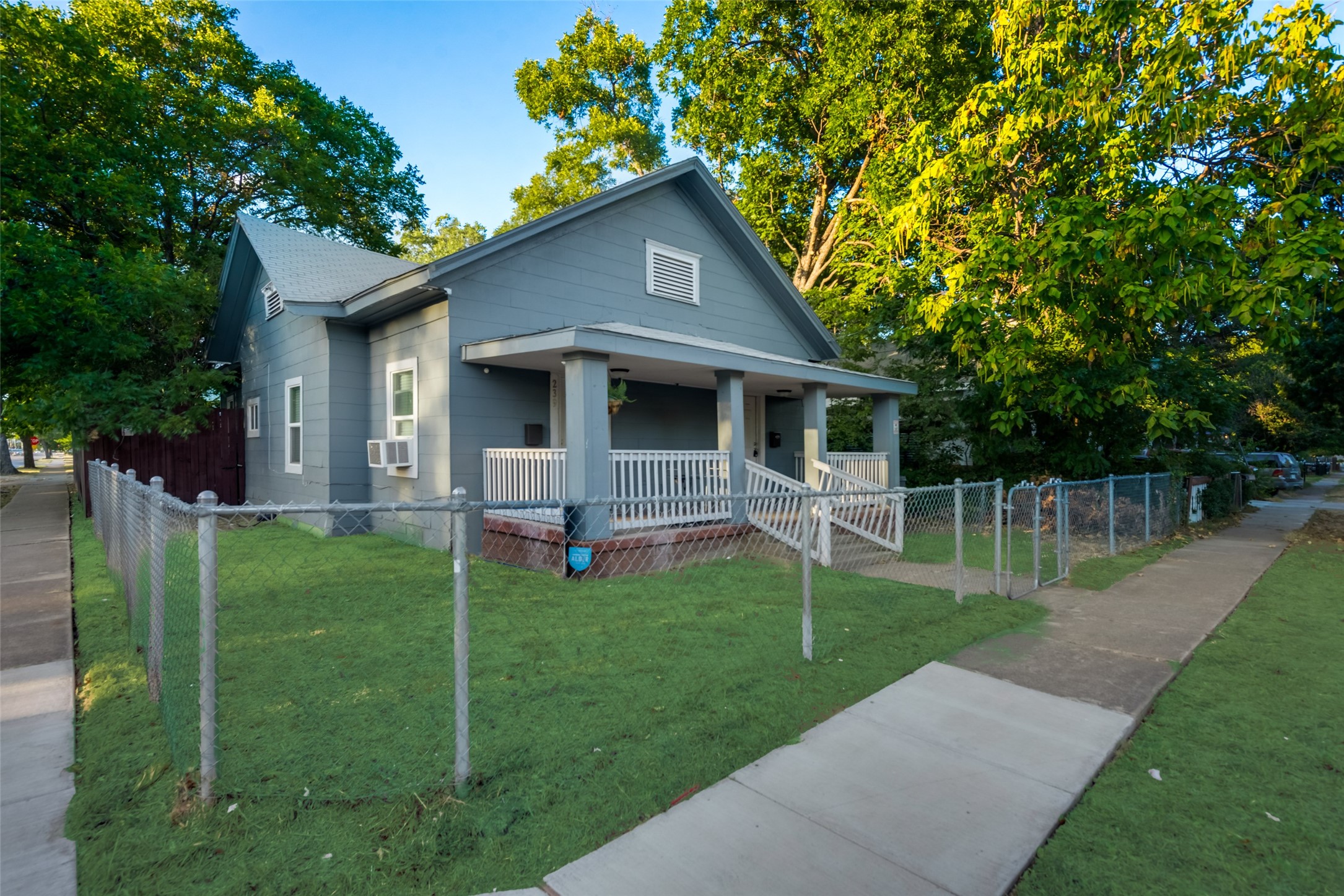 237-239 W Brooklyn Avenue