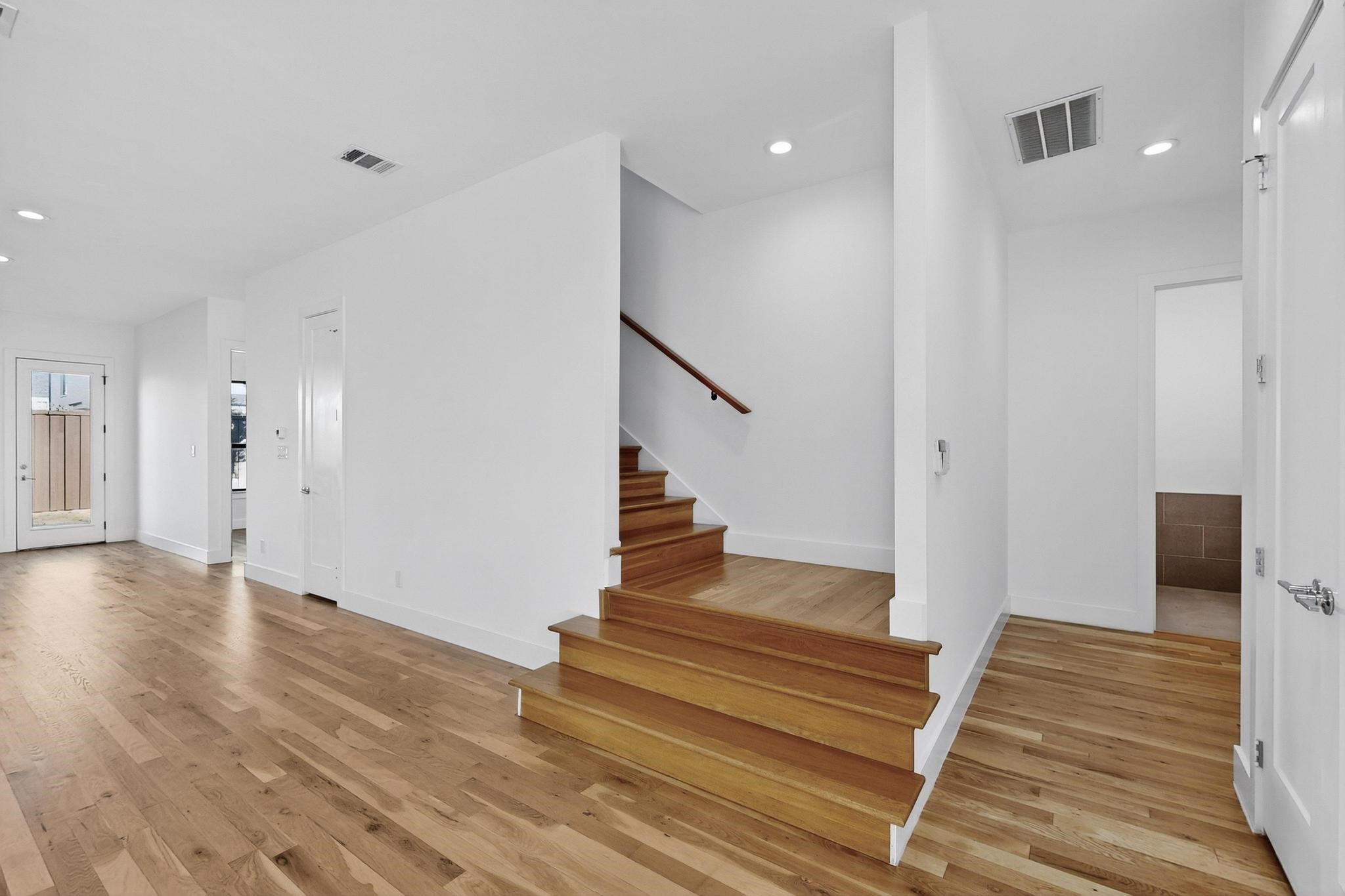 4521 Cowan Avenue