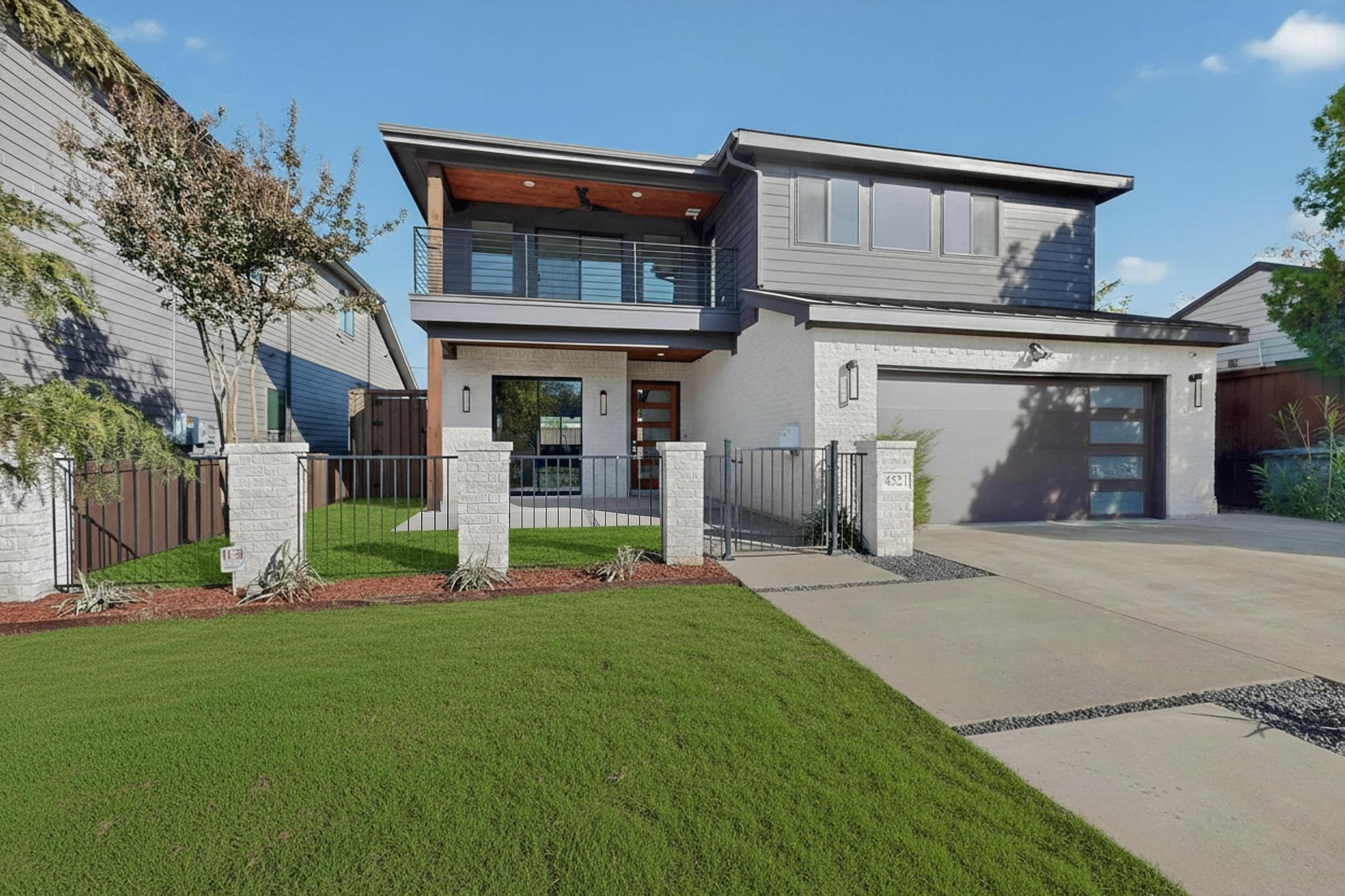4521 Cowan Avenue