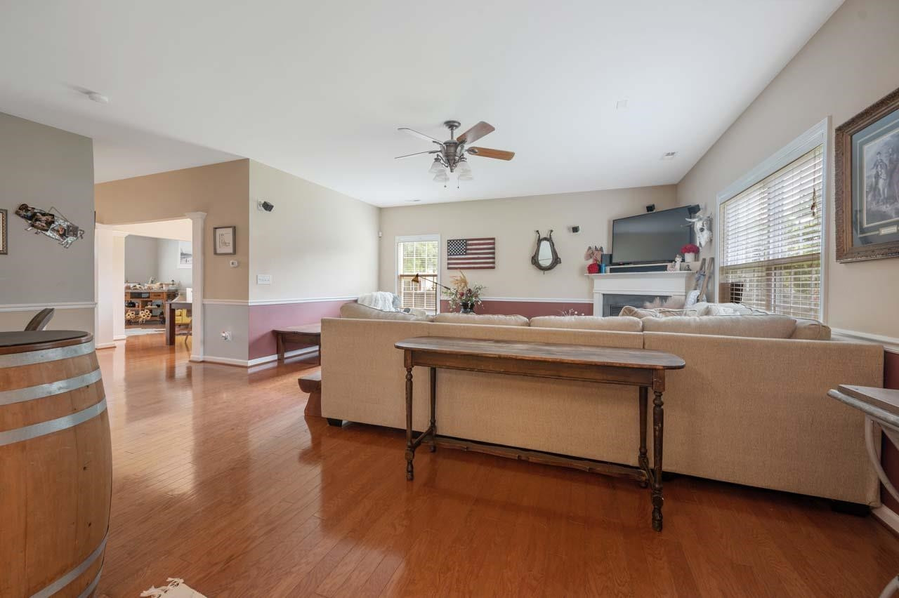 5869 Sparrows Nest Way