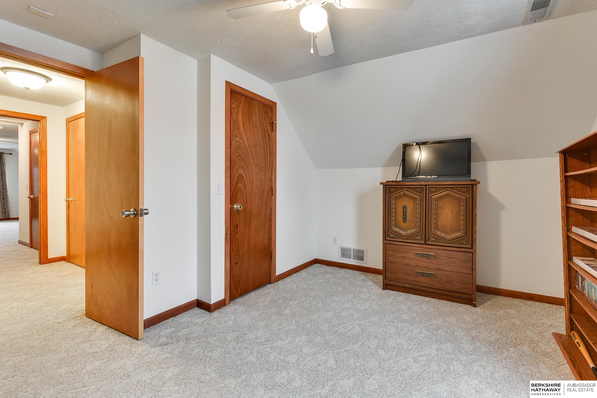 3325 Hoctor Boulevard