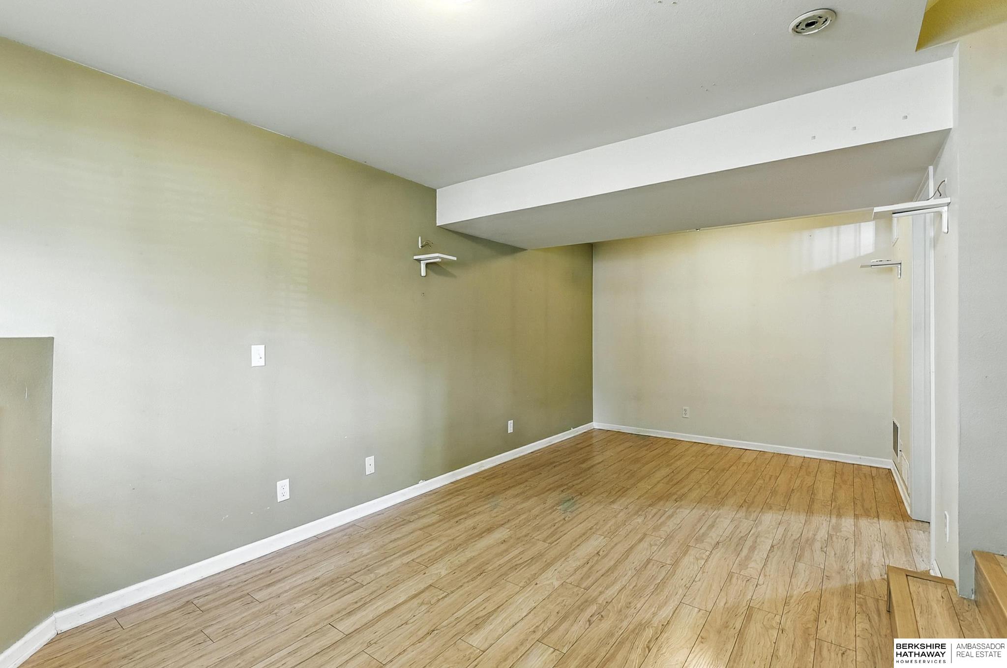 15719 Cottonwood Avenue