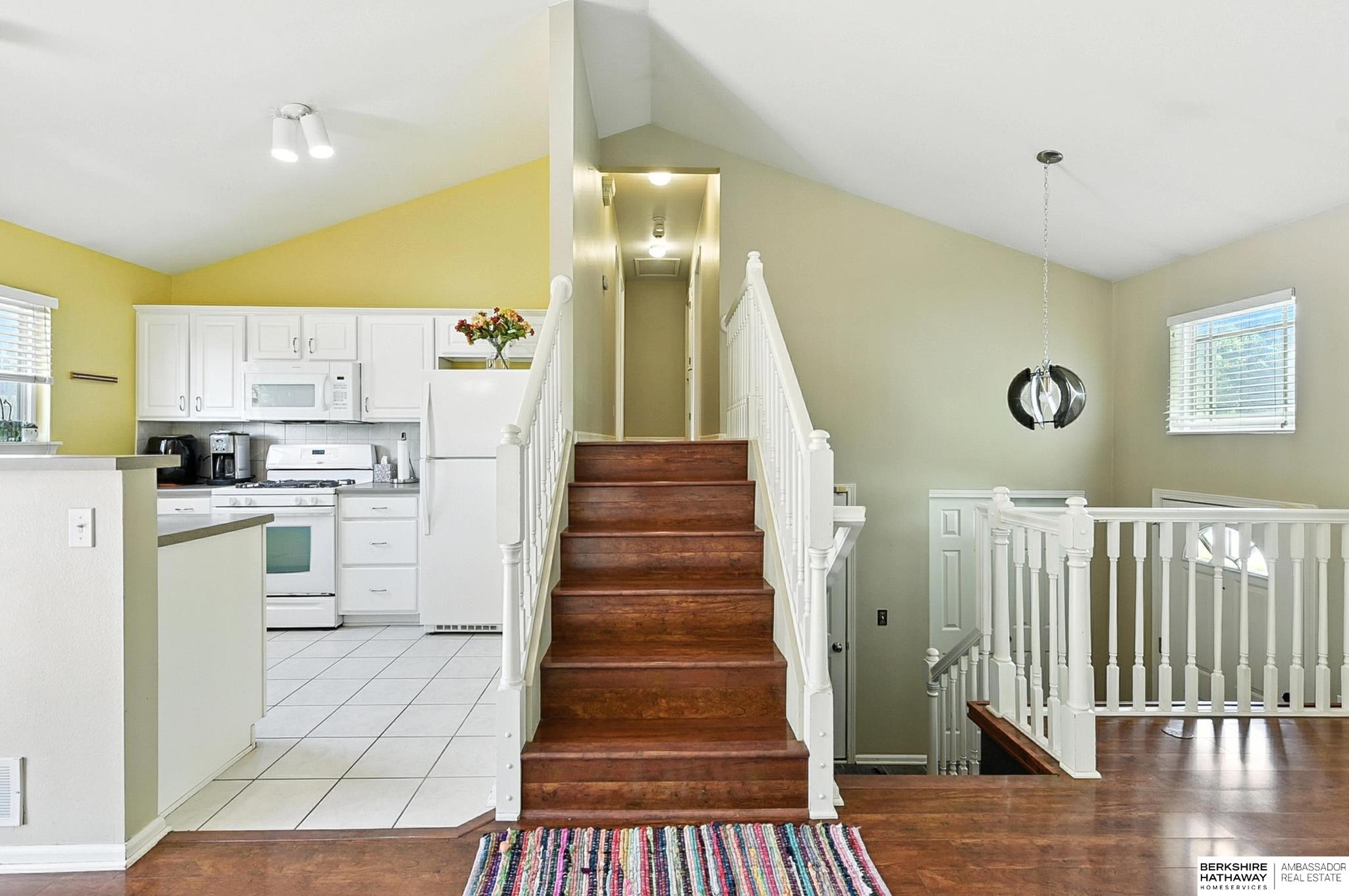 15719 Cottonwood Avenue