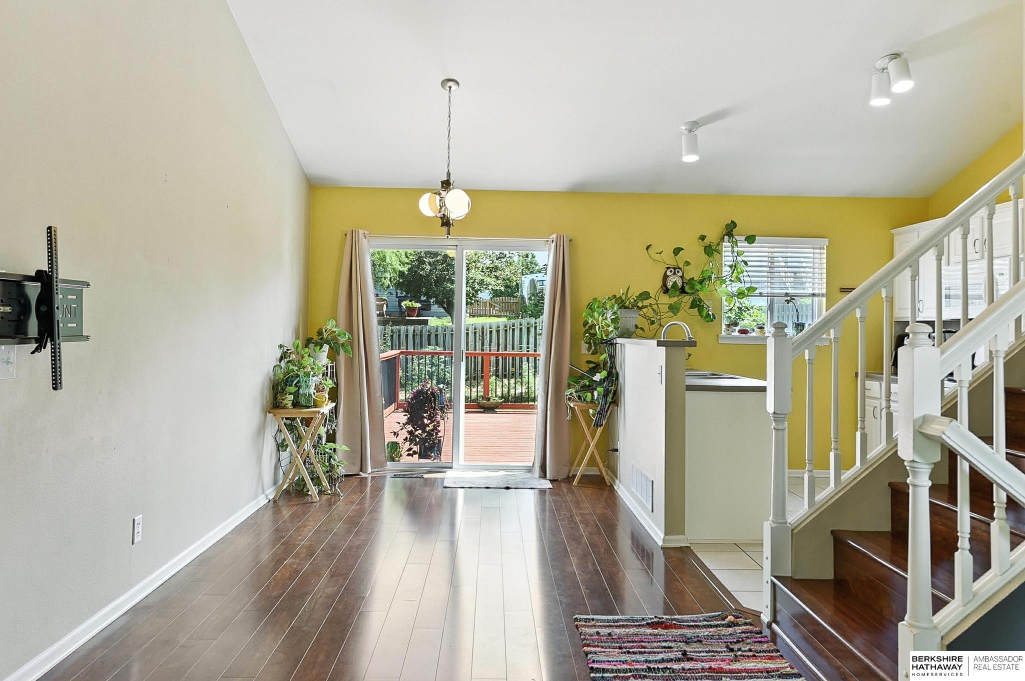 15719 Cottonwood Avenue