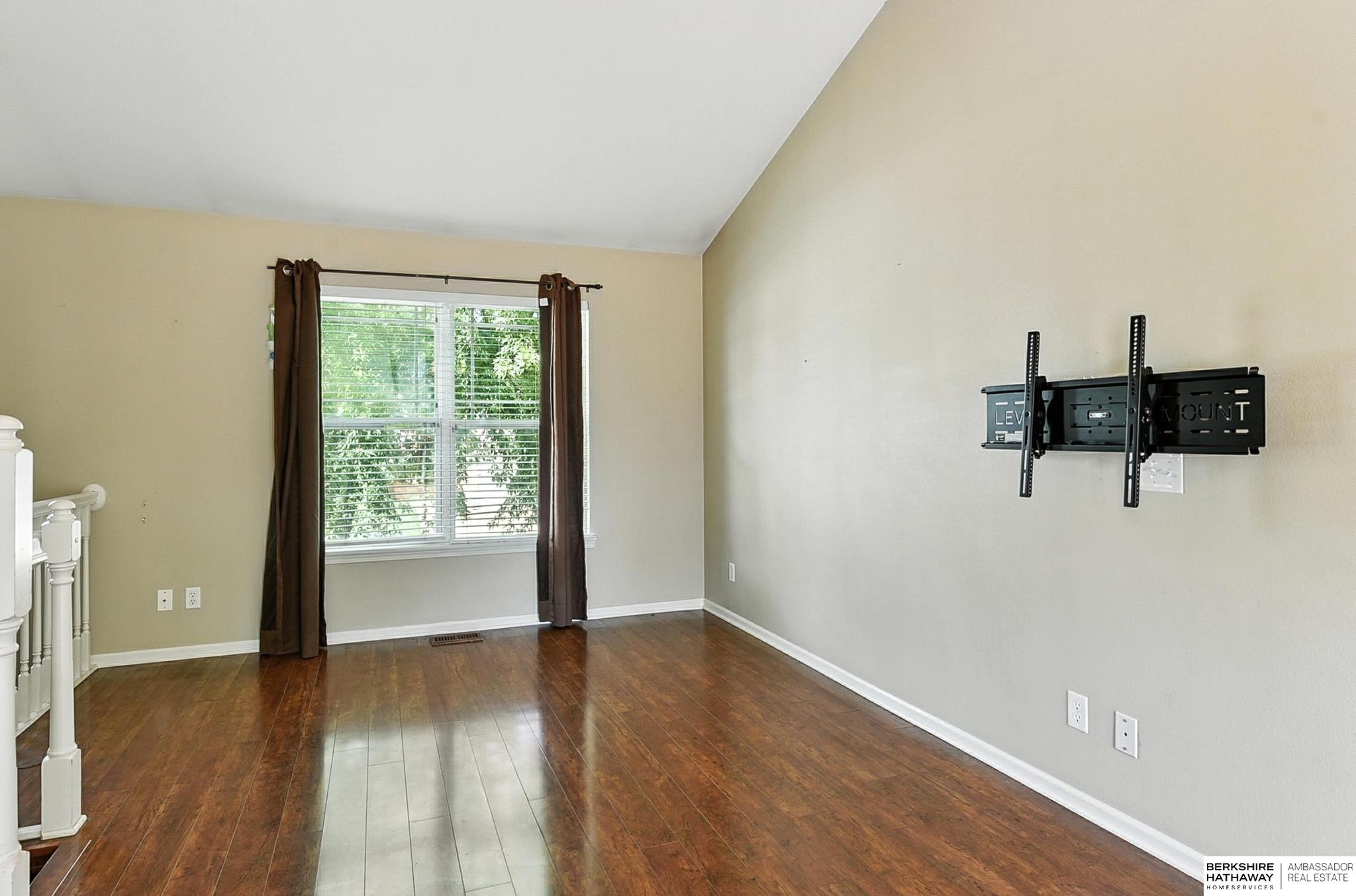 15719 Cottonwood Avenue