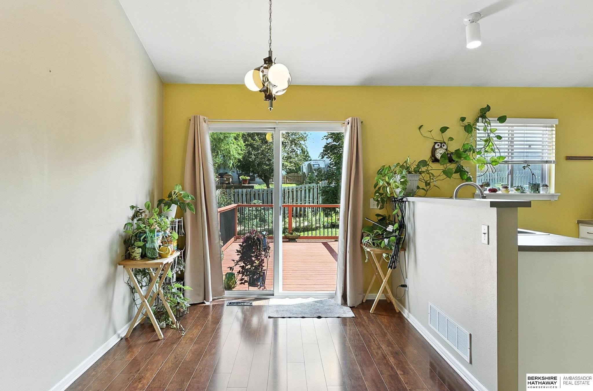 15719 Cottonwood Avenue