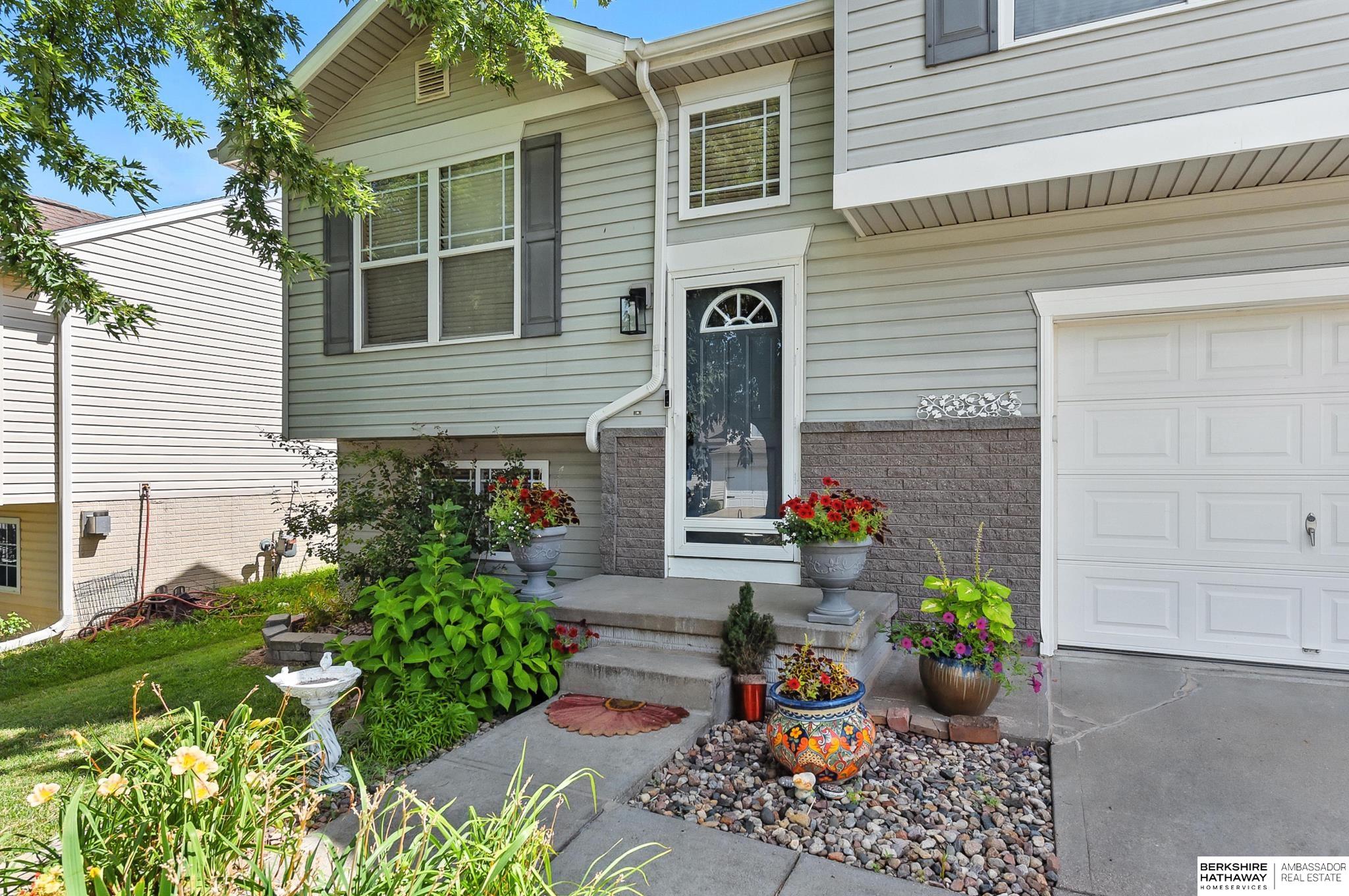 15719 Cottonwood Avenue