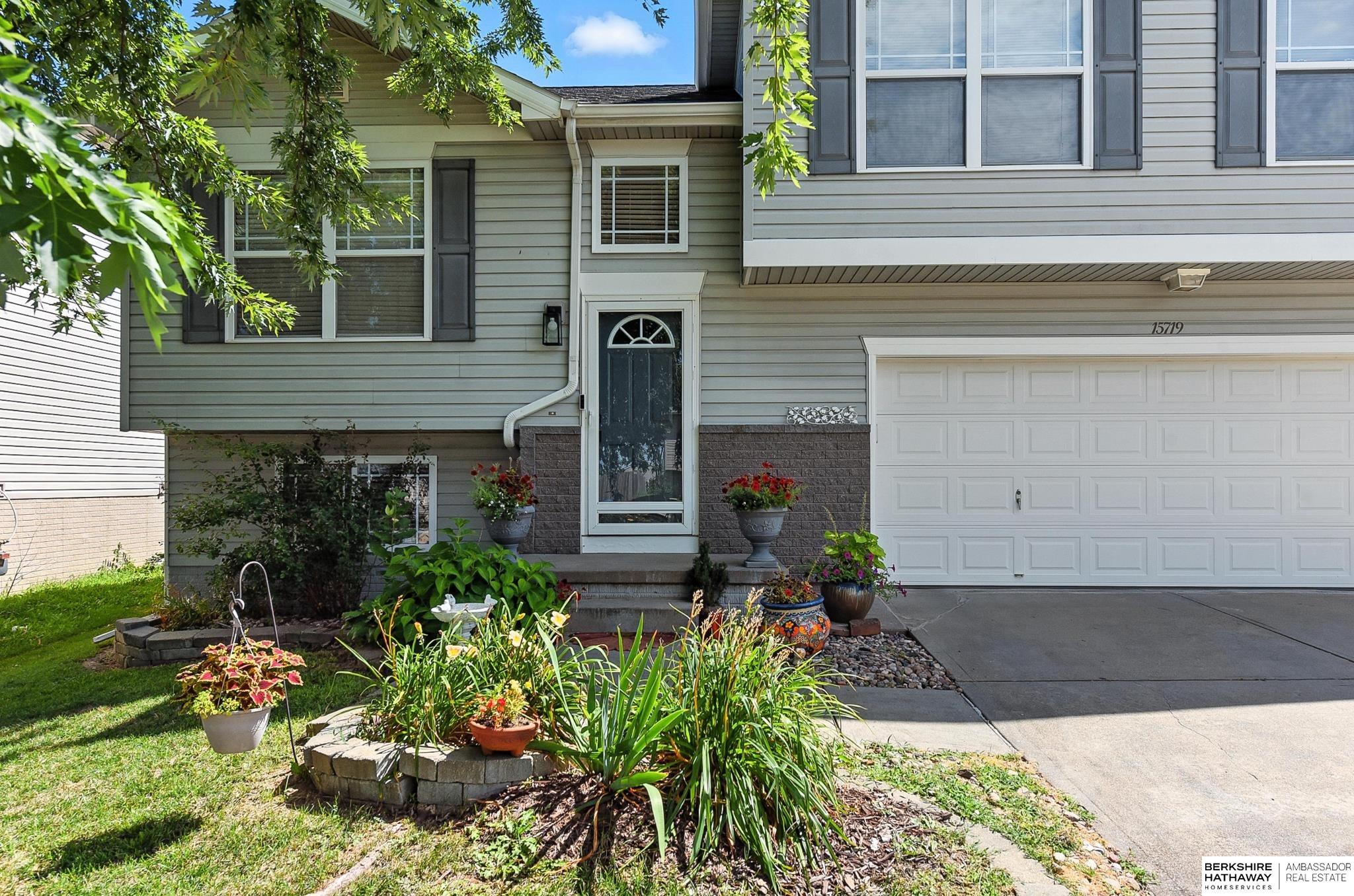 15719 Cottonwood Avenue