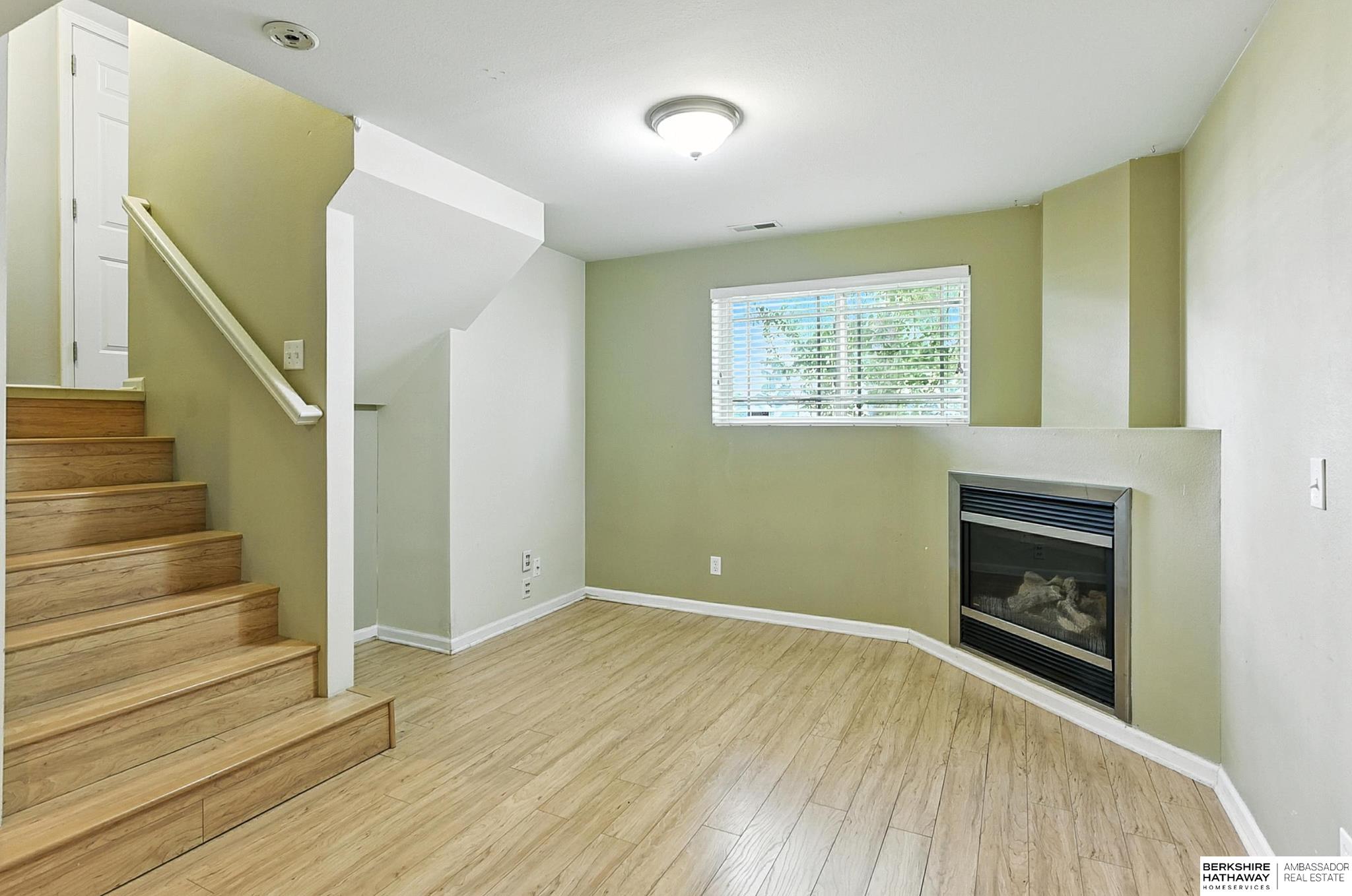 15719 Cottonwood Avenue