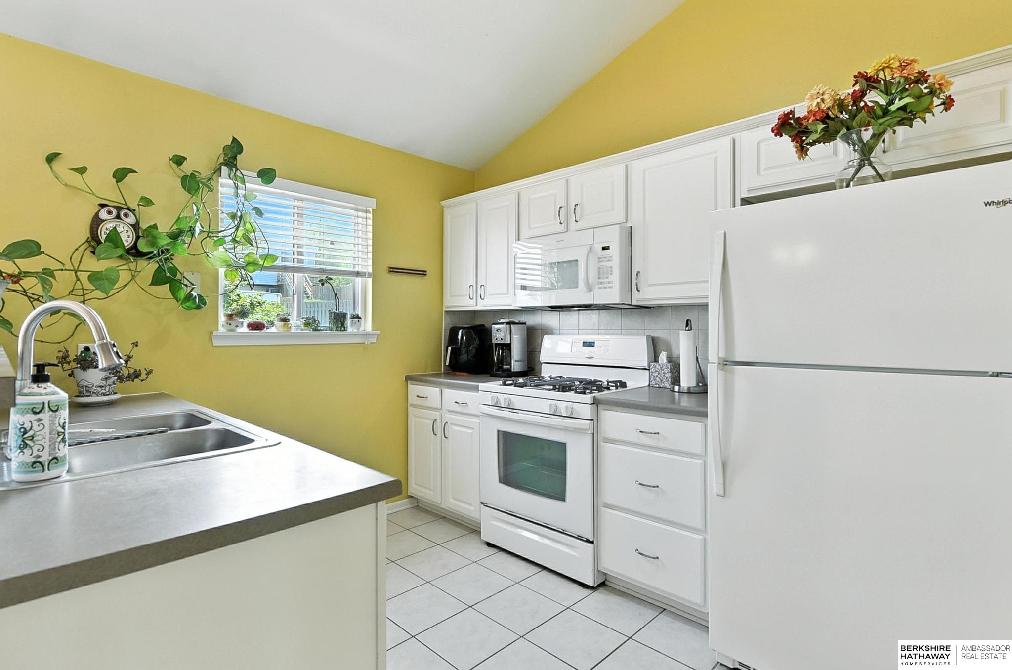 15719 Cottonwood Avenue