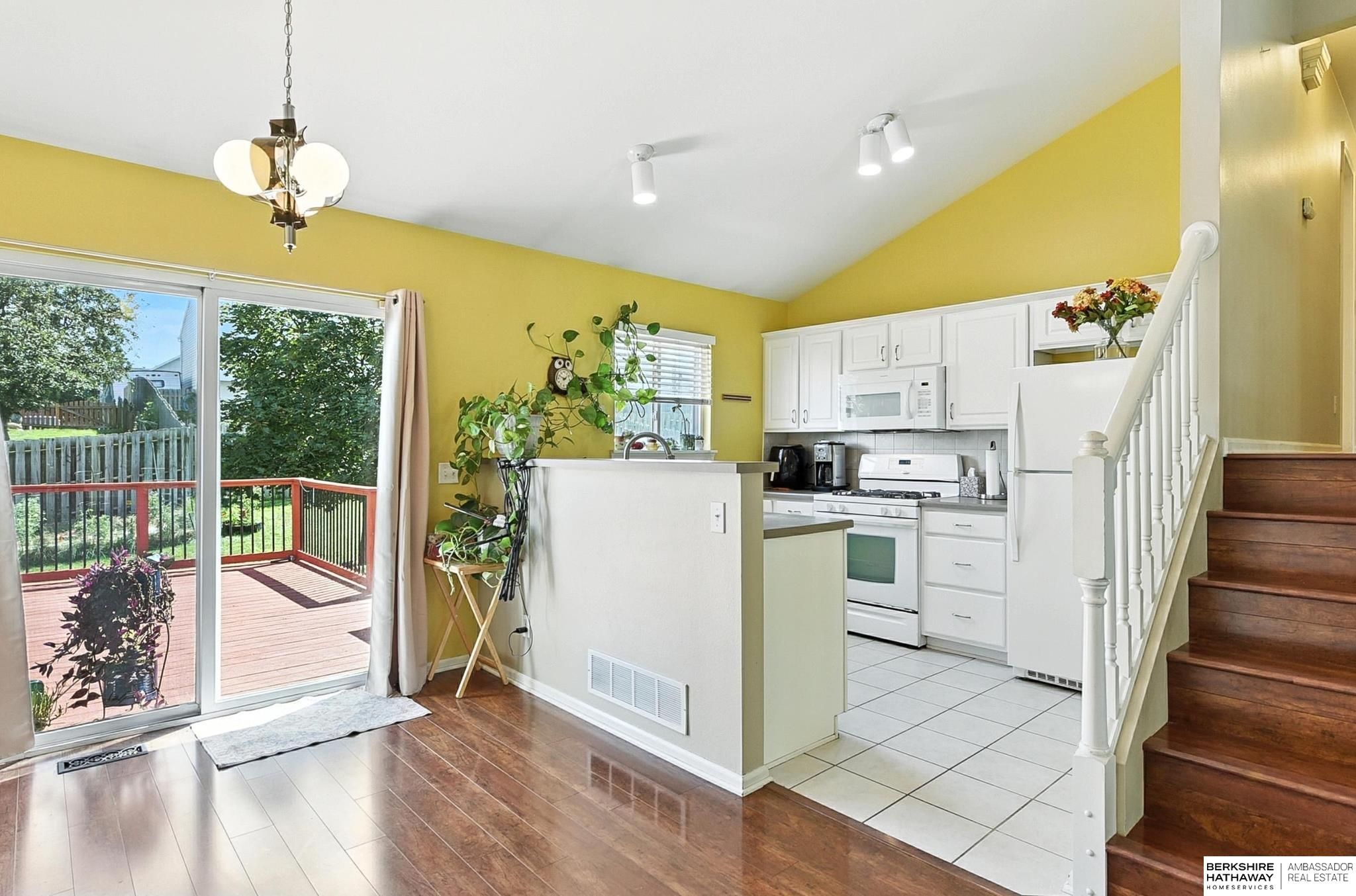 15719 Cottonwood Avenue