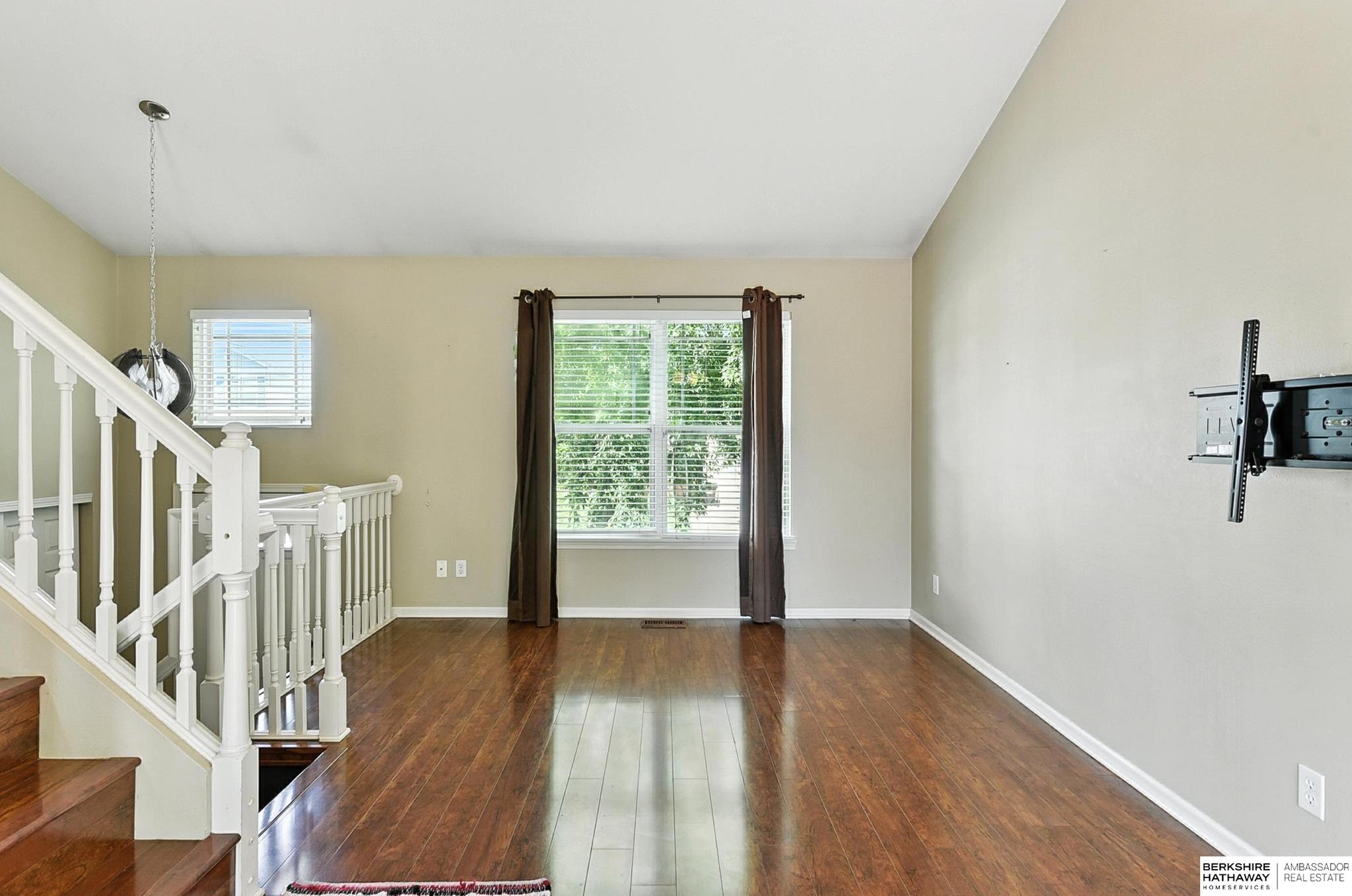 15719 Cottonwood Avenue