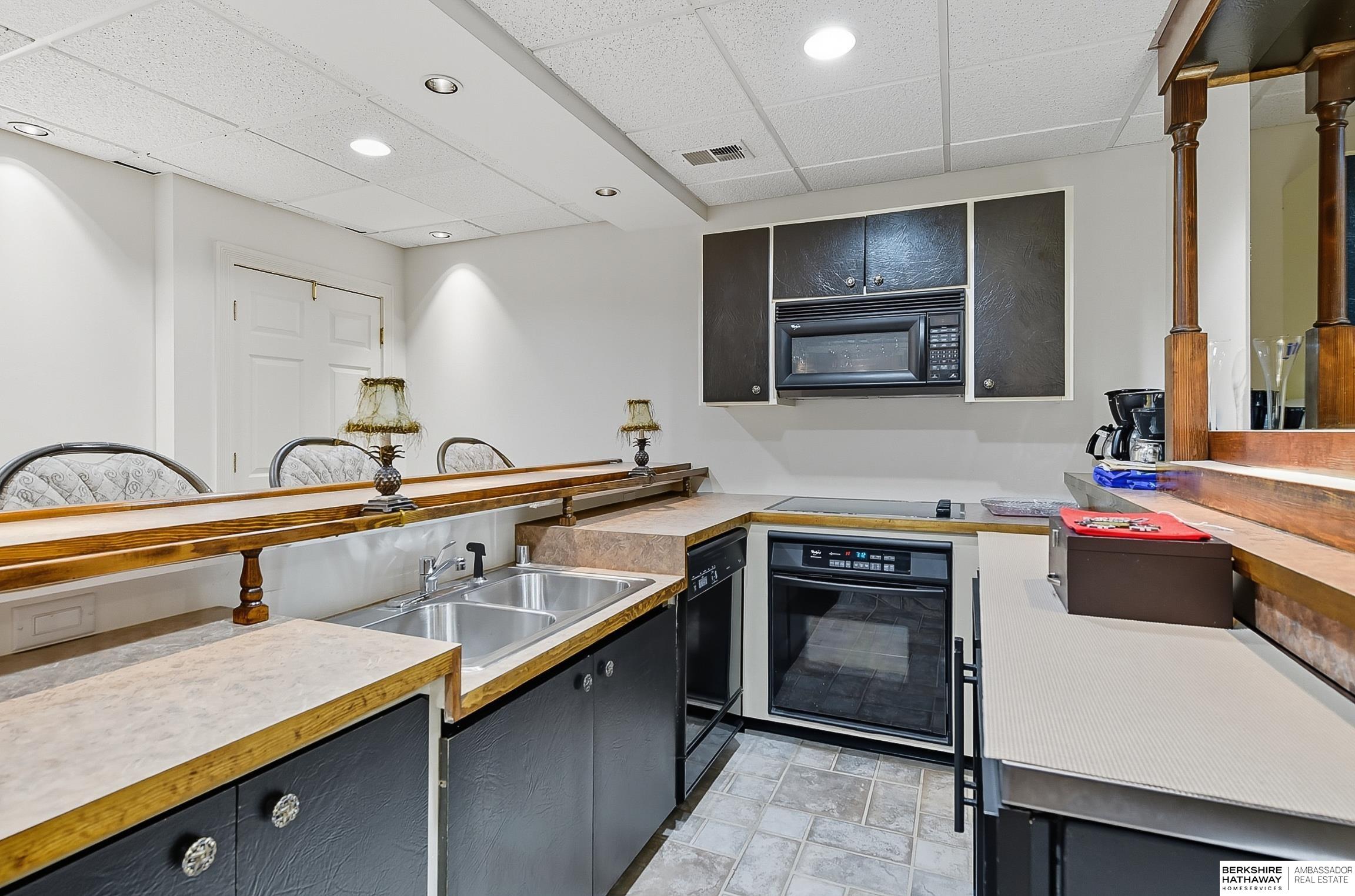 16767 J Circle