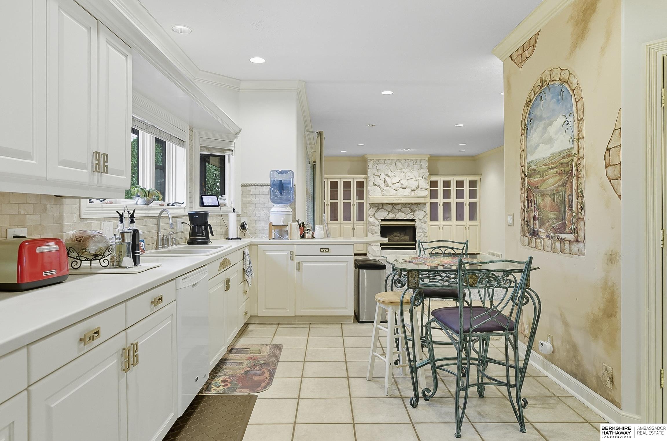 16767 J Circle