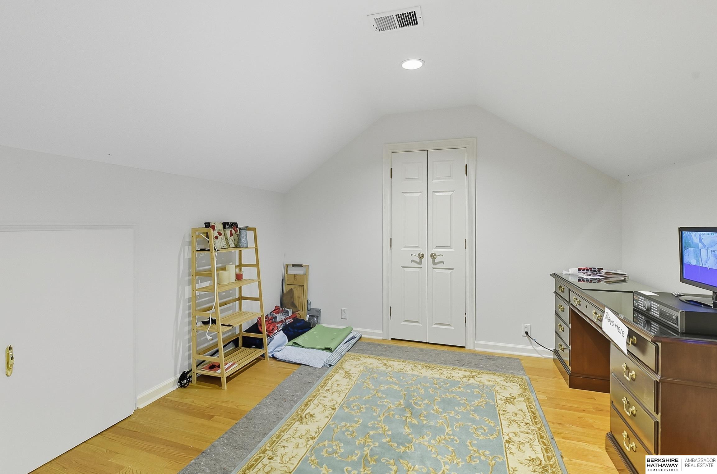 16767 J Circle
