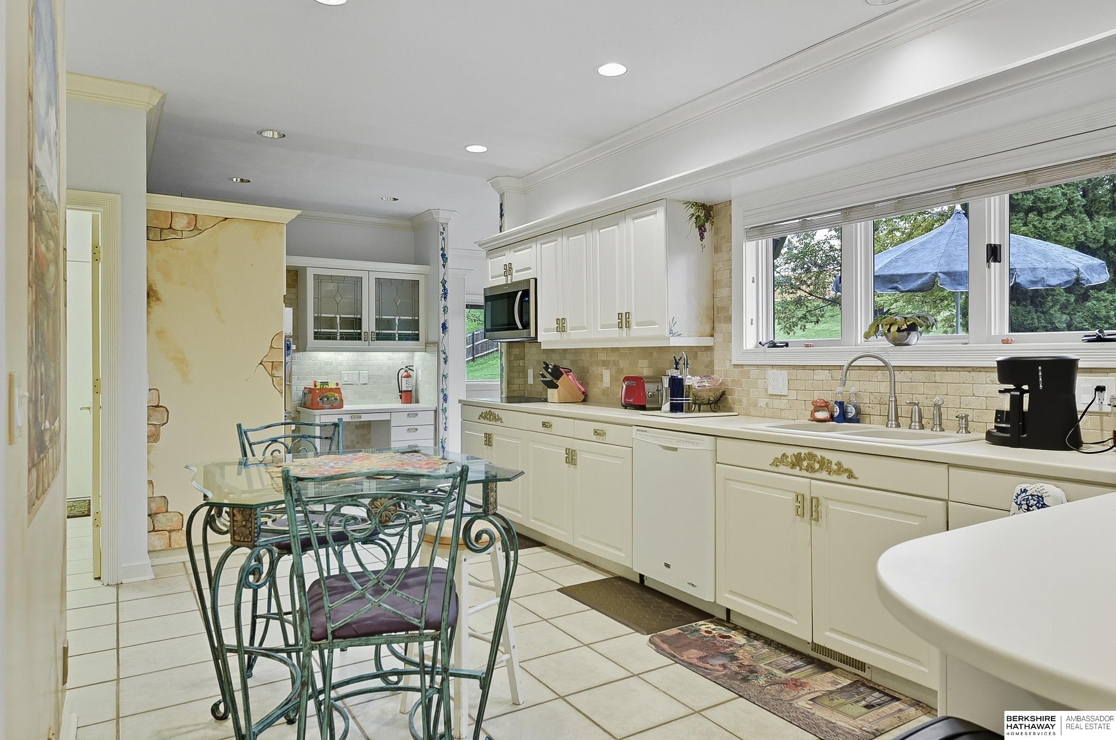 16767 J Circle