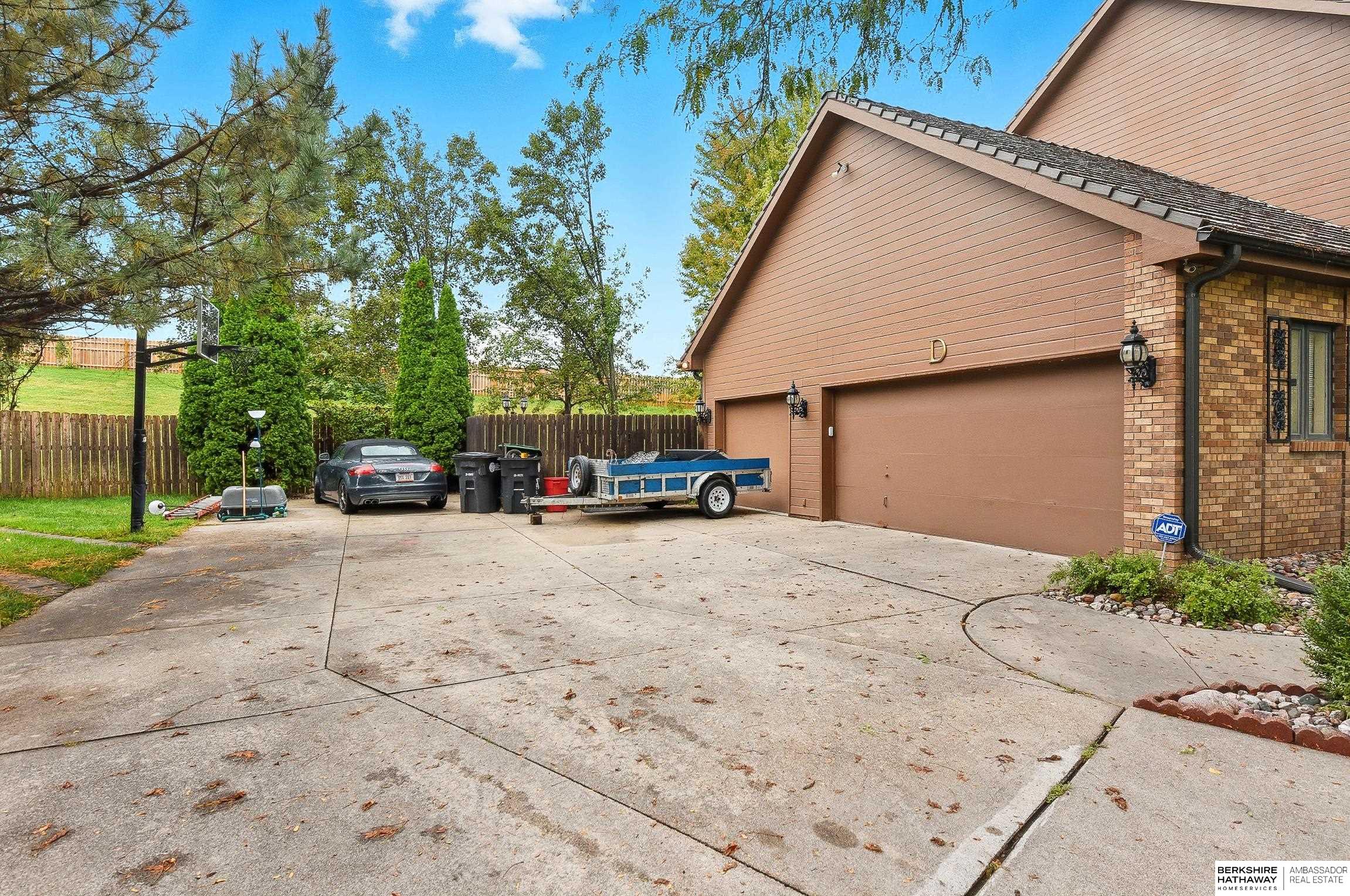 16767 J Circle