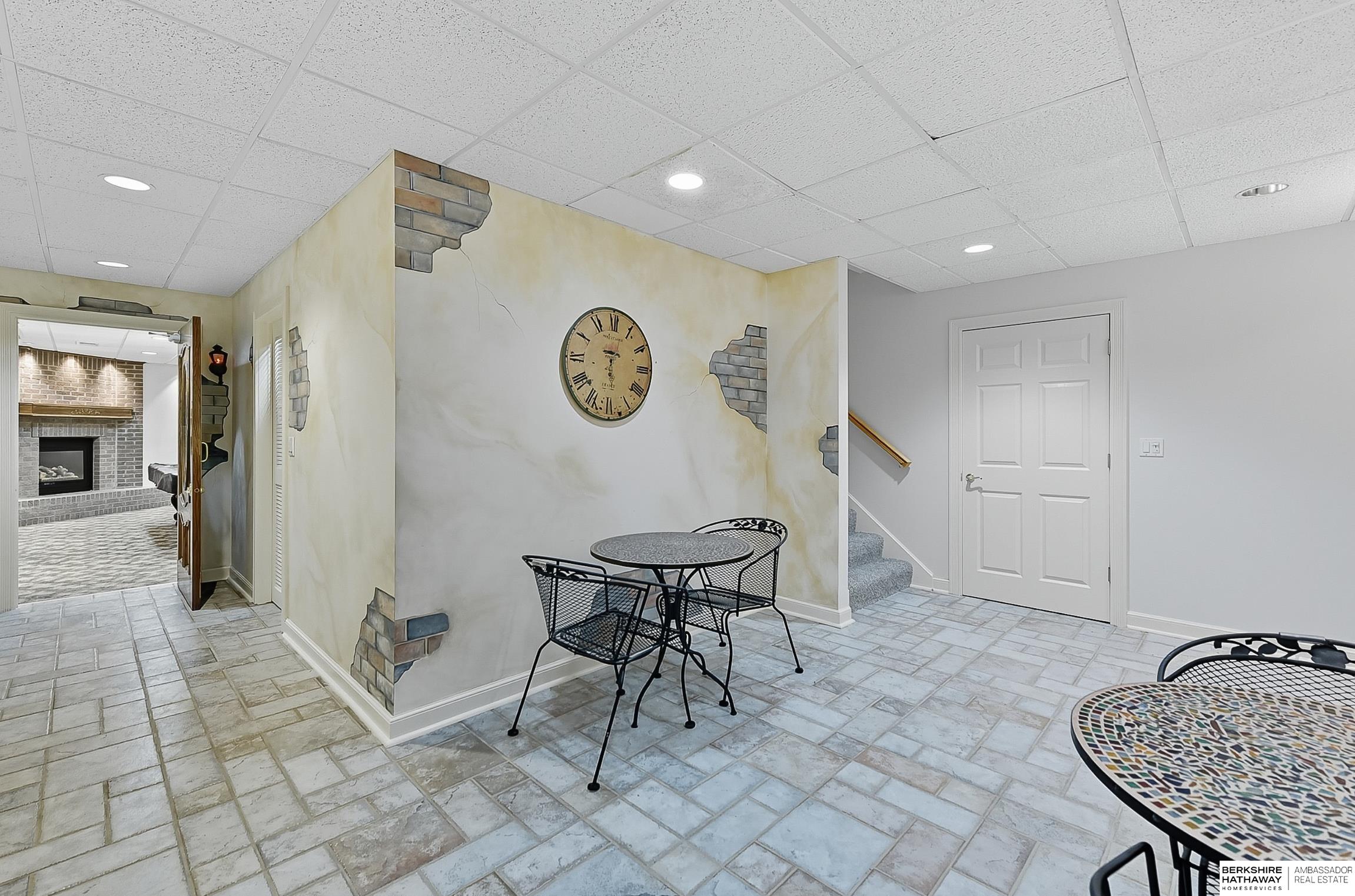 16767 J Circle