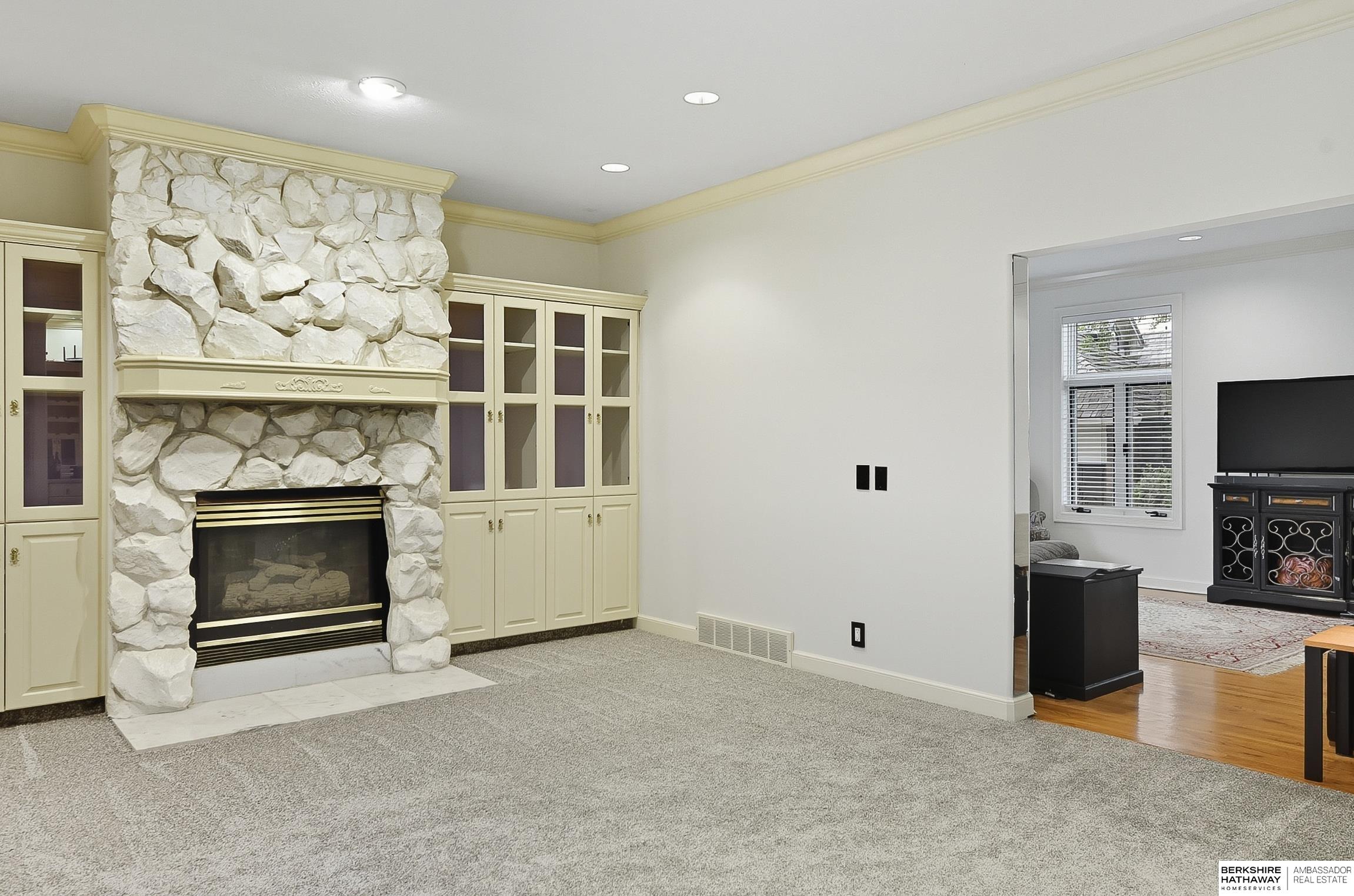16767 J Circle