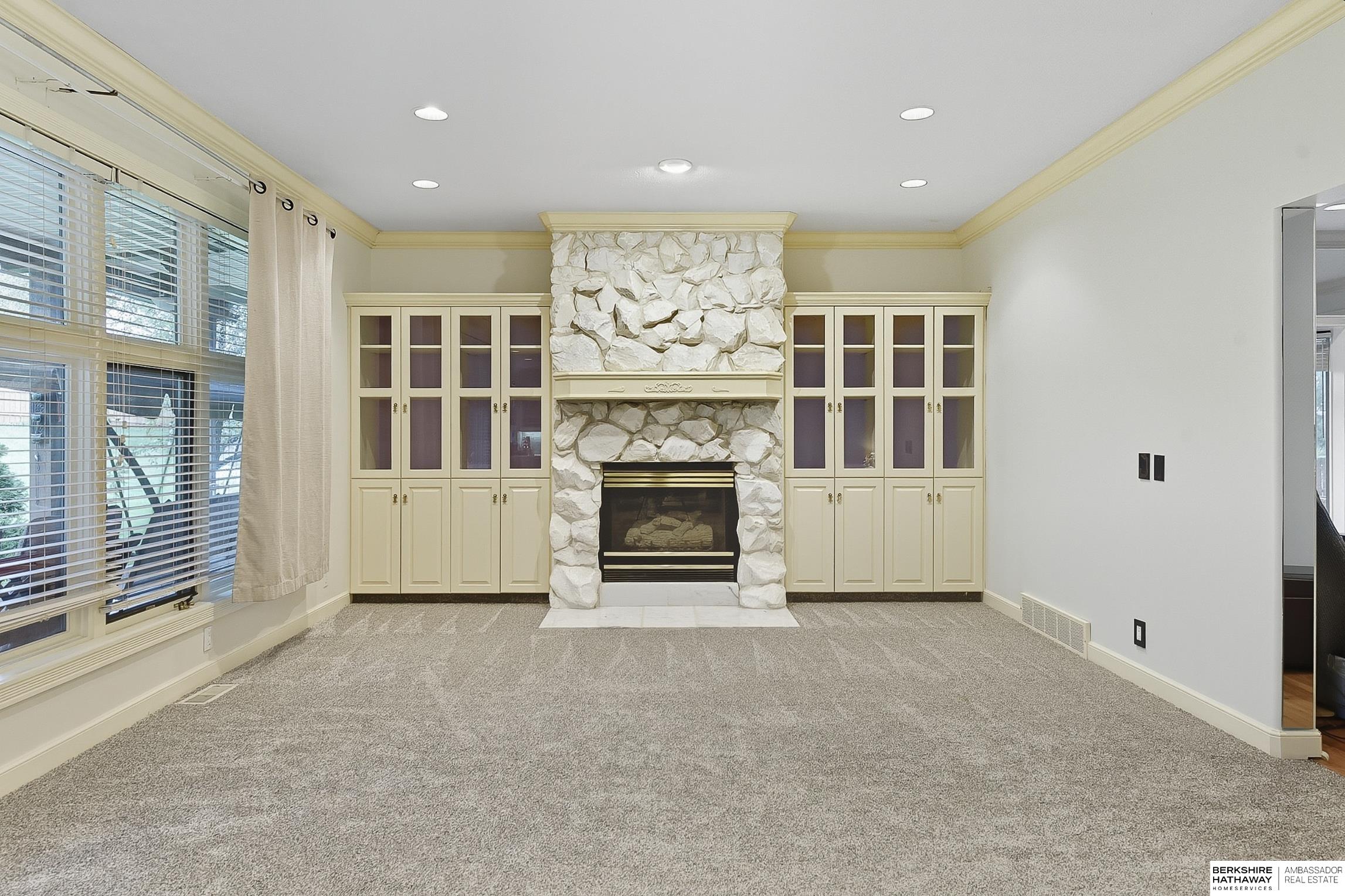 16767 J Circle