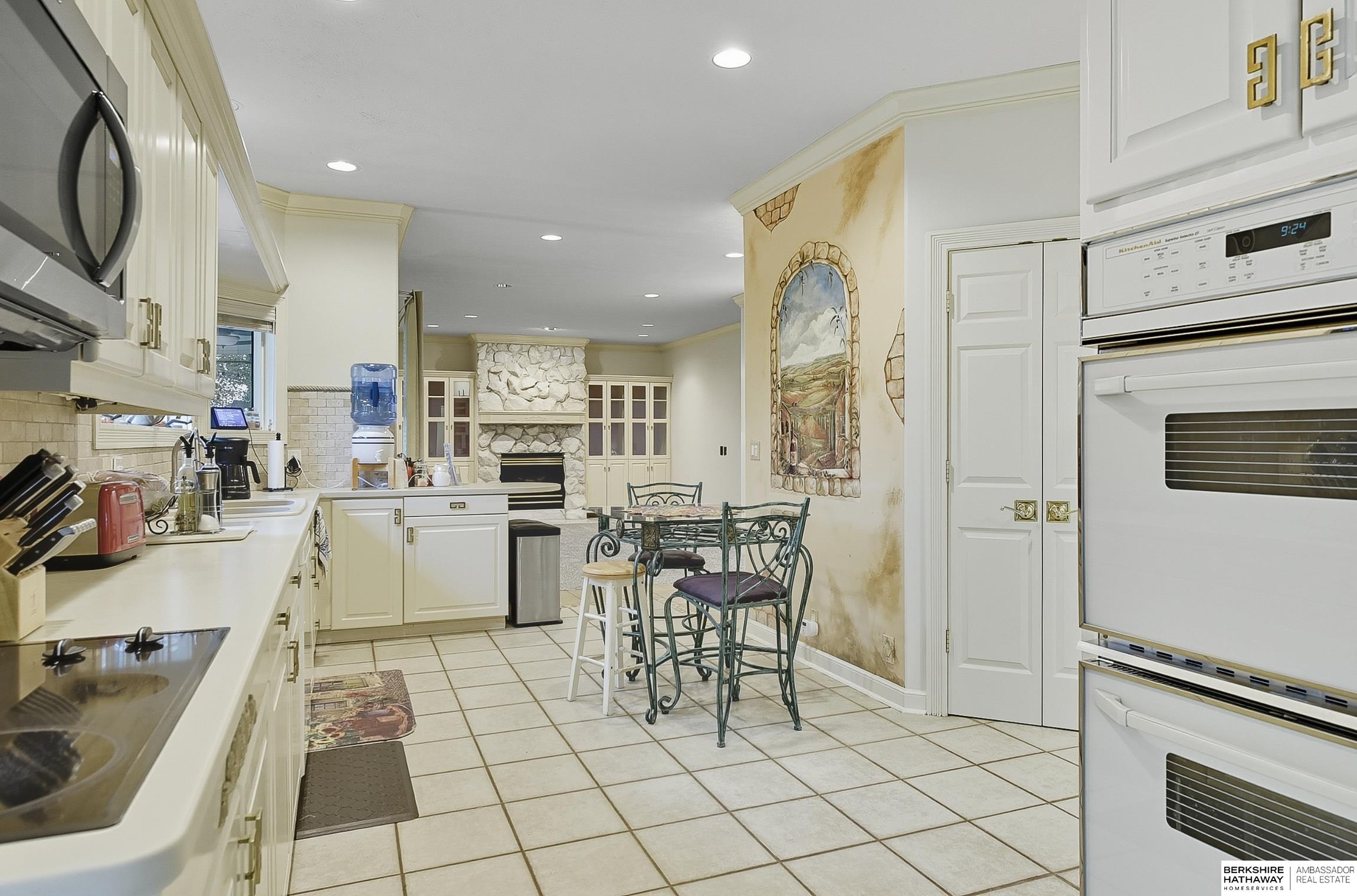 16767 J Circle