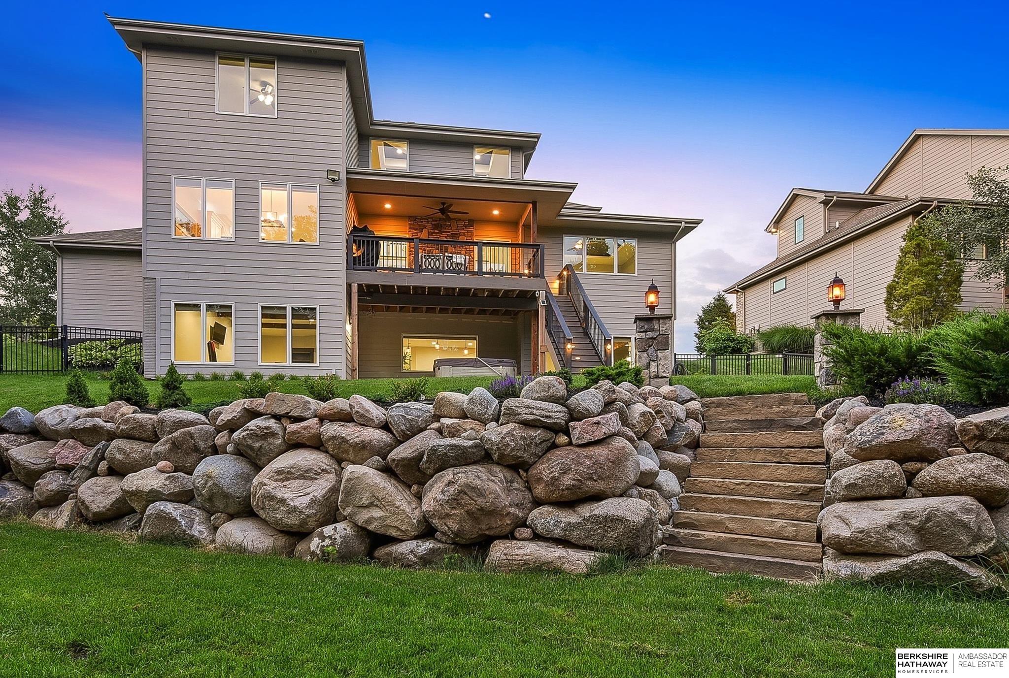 5702 S 239th Street