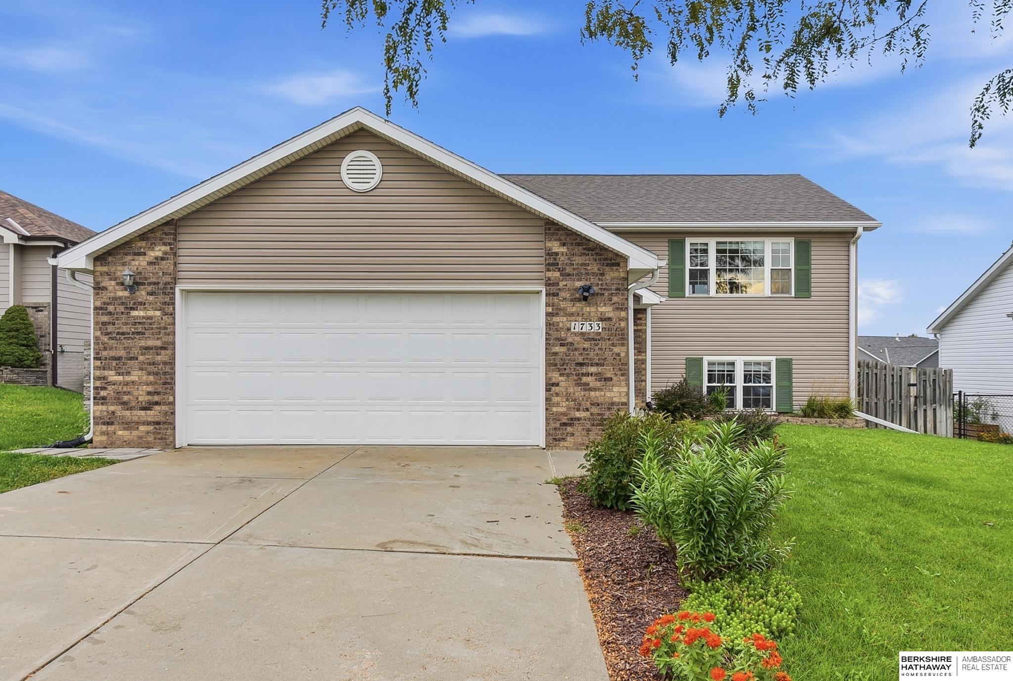 1733 NW Flader Court